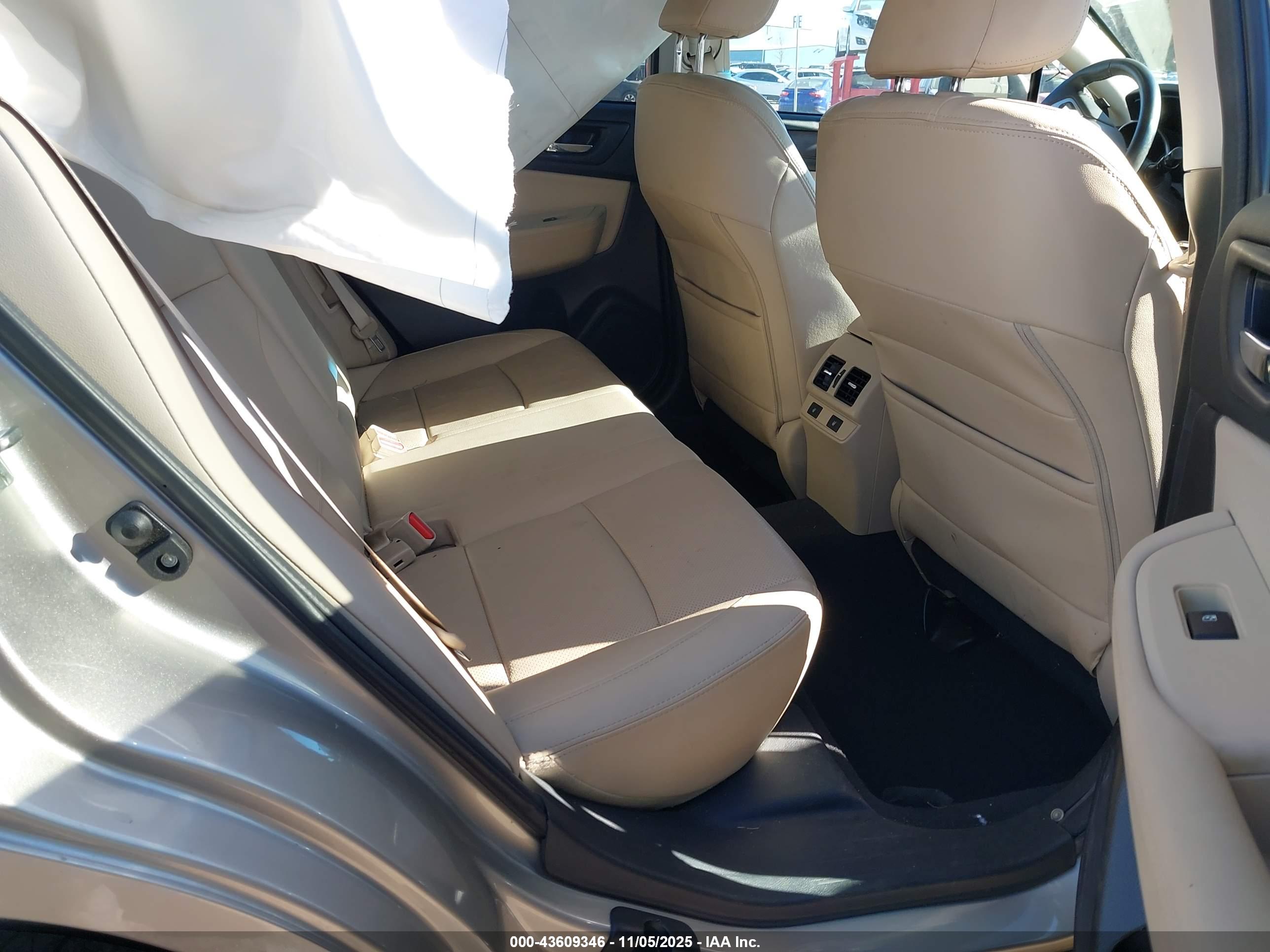 SUBARU OUTBACK image 8