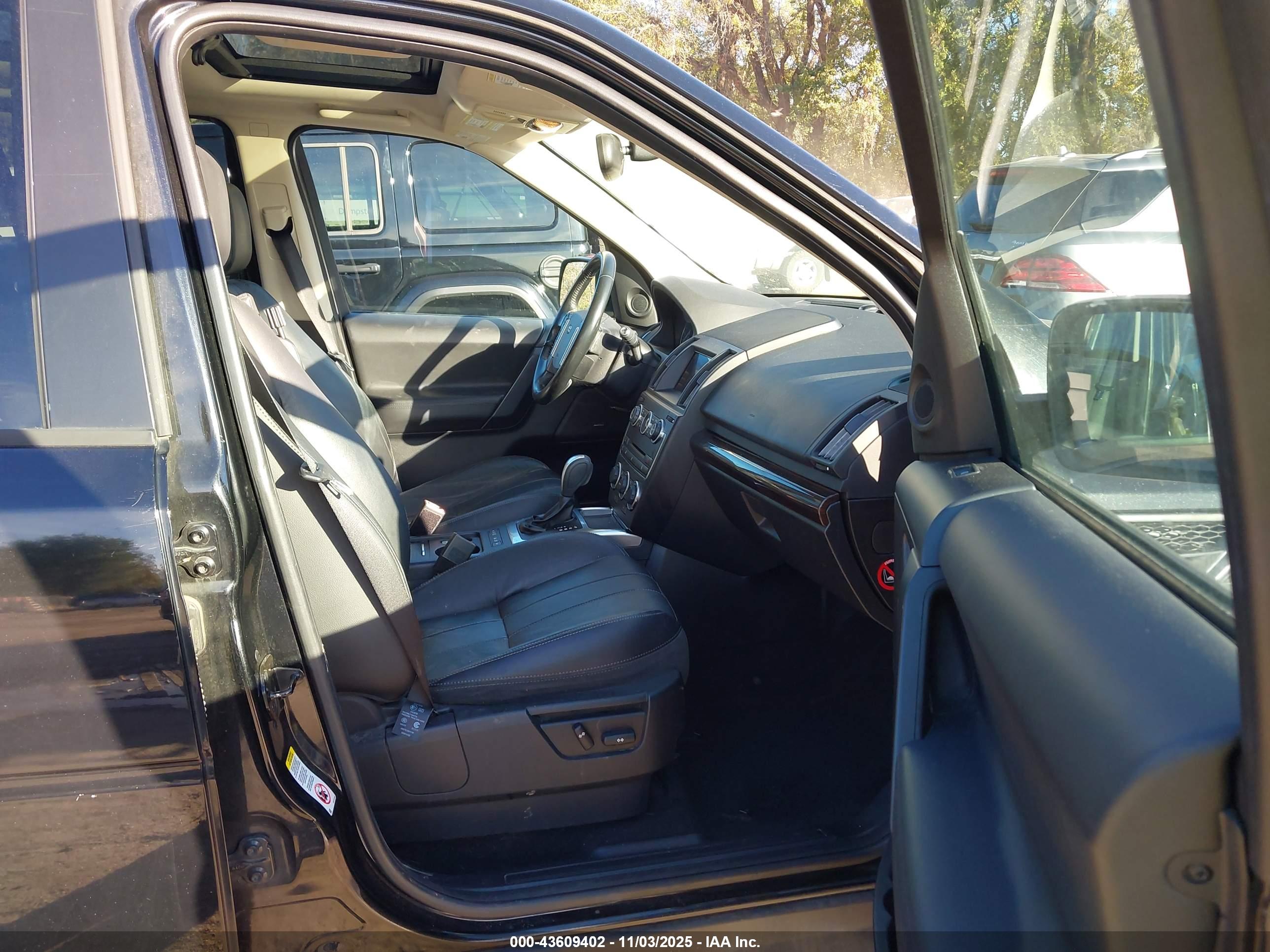 LAND ROVER image 5