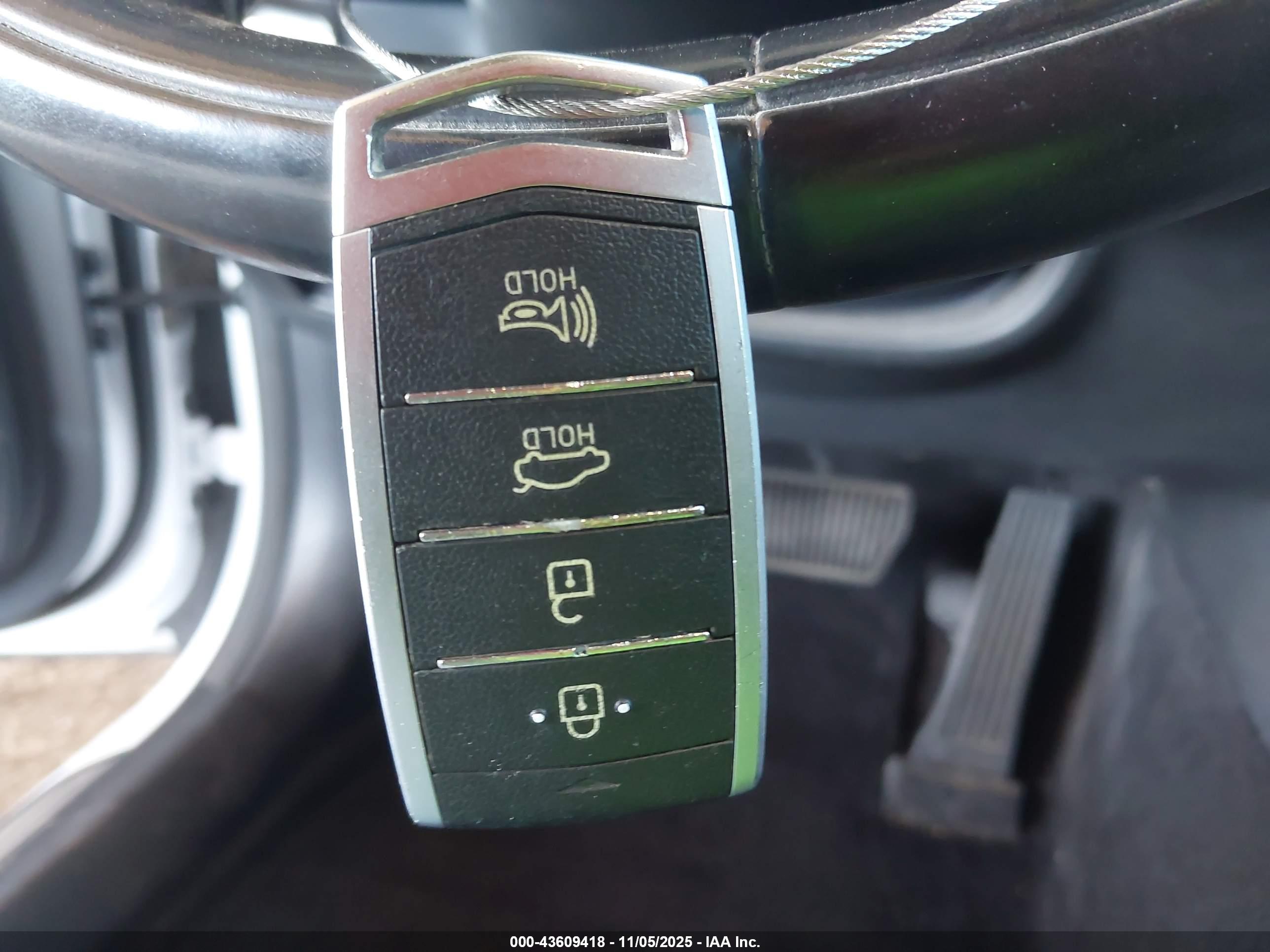 GENESIS G90 image 11