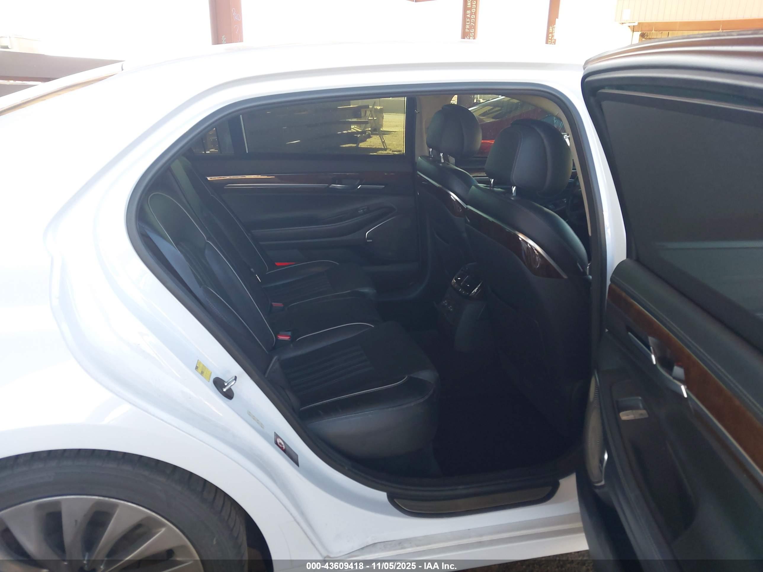 GENESIS G90 image 8