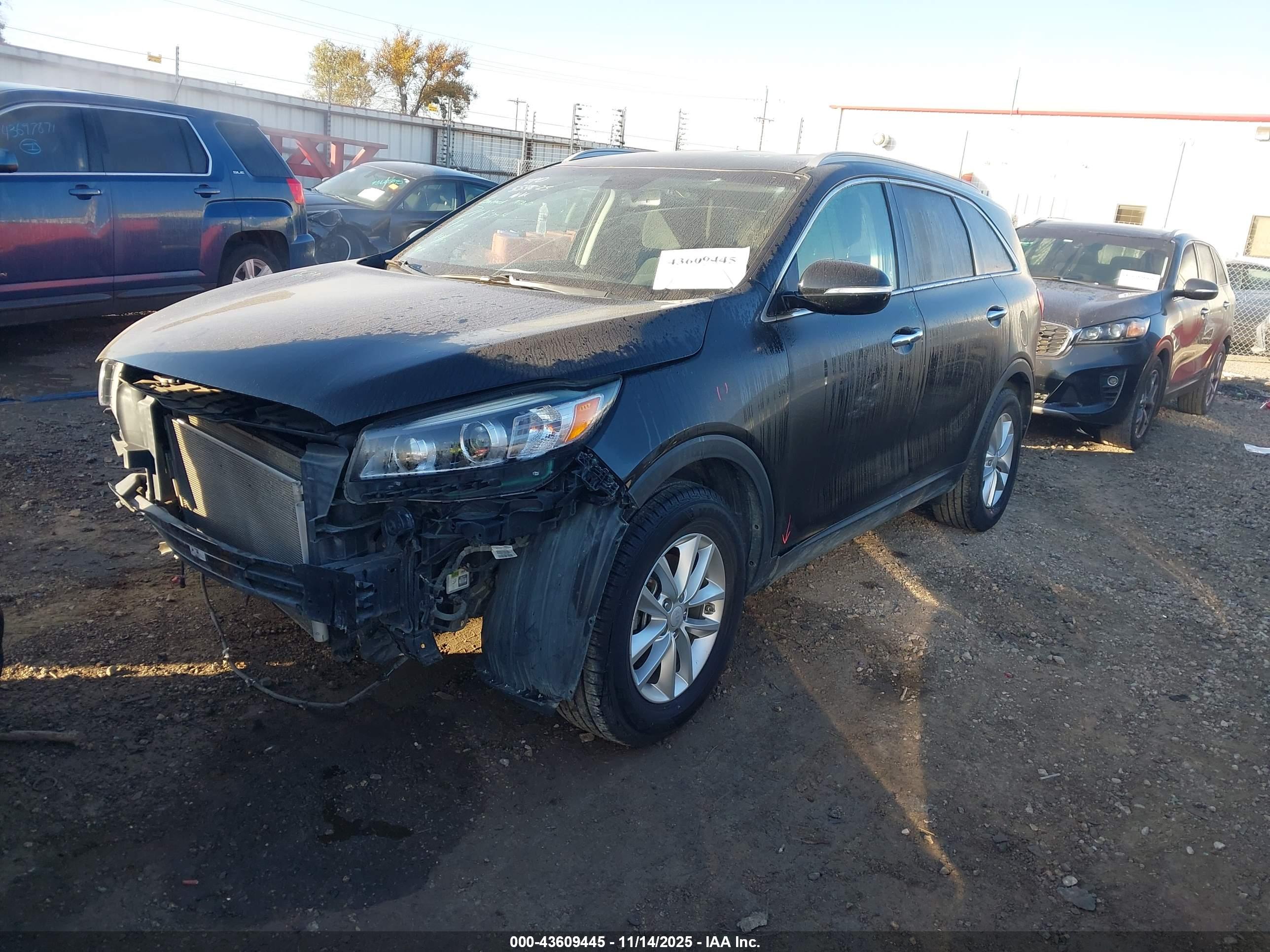 KIA SORENTO image 2
