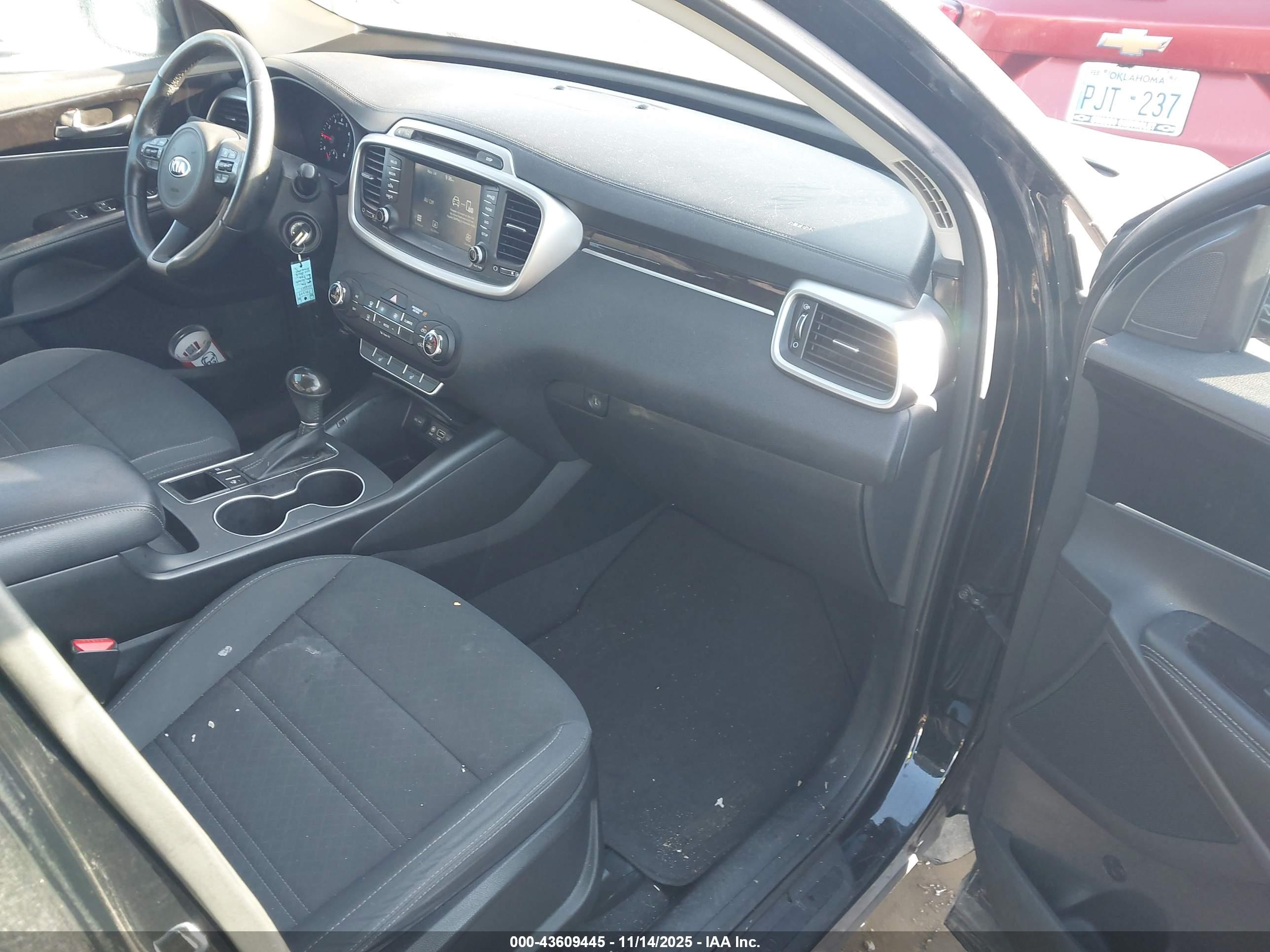 KIA SORENTO image 5