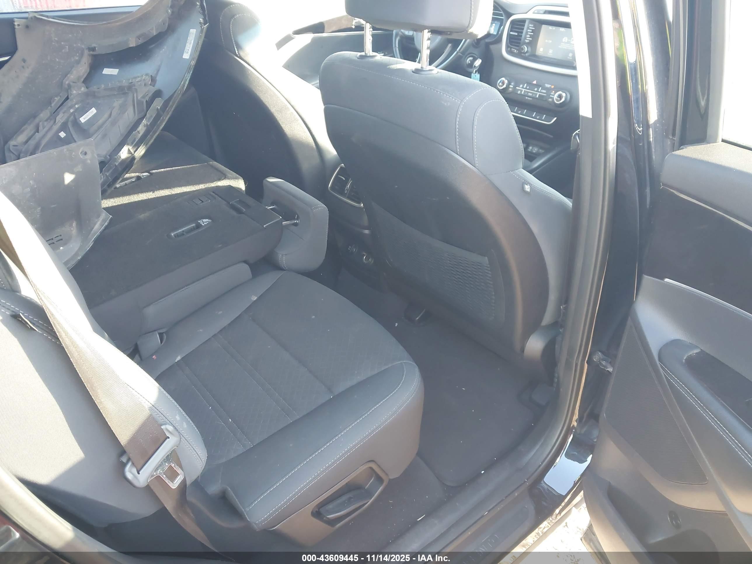 KIA SORENTO image 8