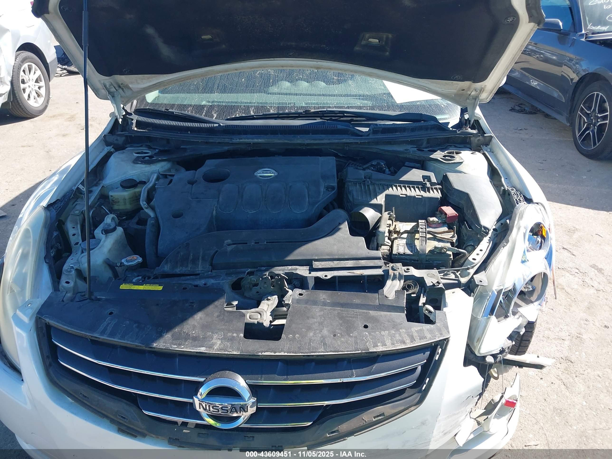 NISSAN ALTIMA image 10