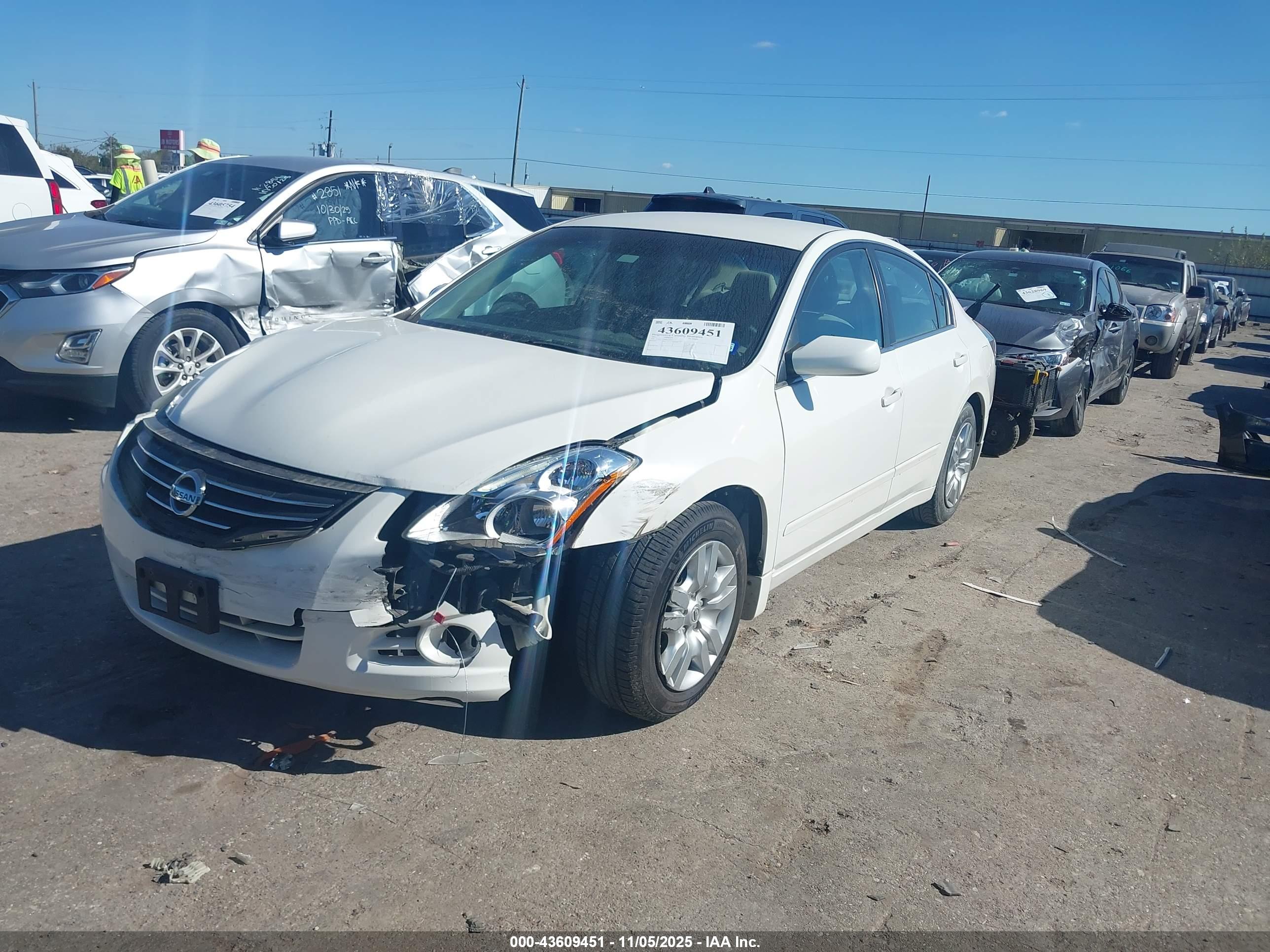 NISSAN ALTIMA image 2