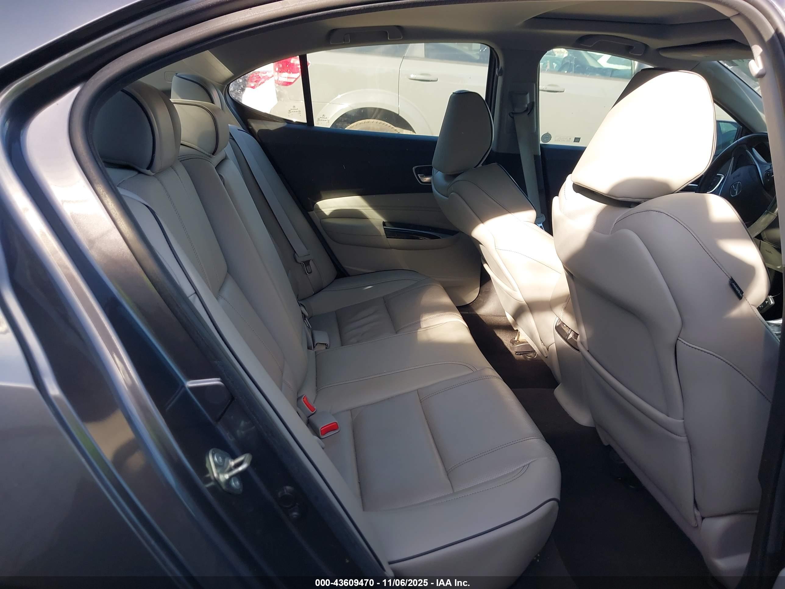 ACURA TLX image 8