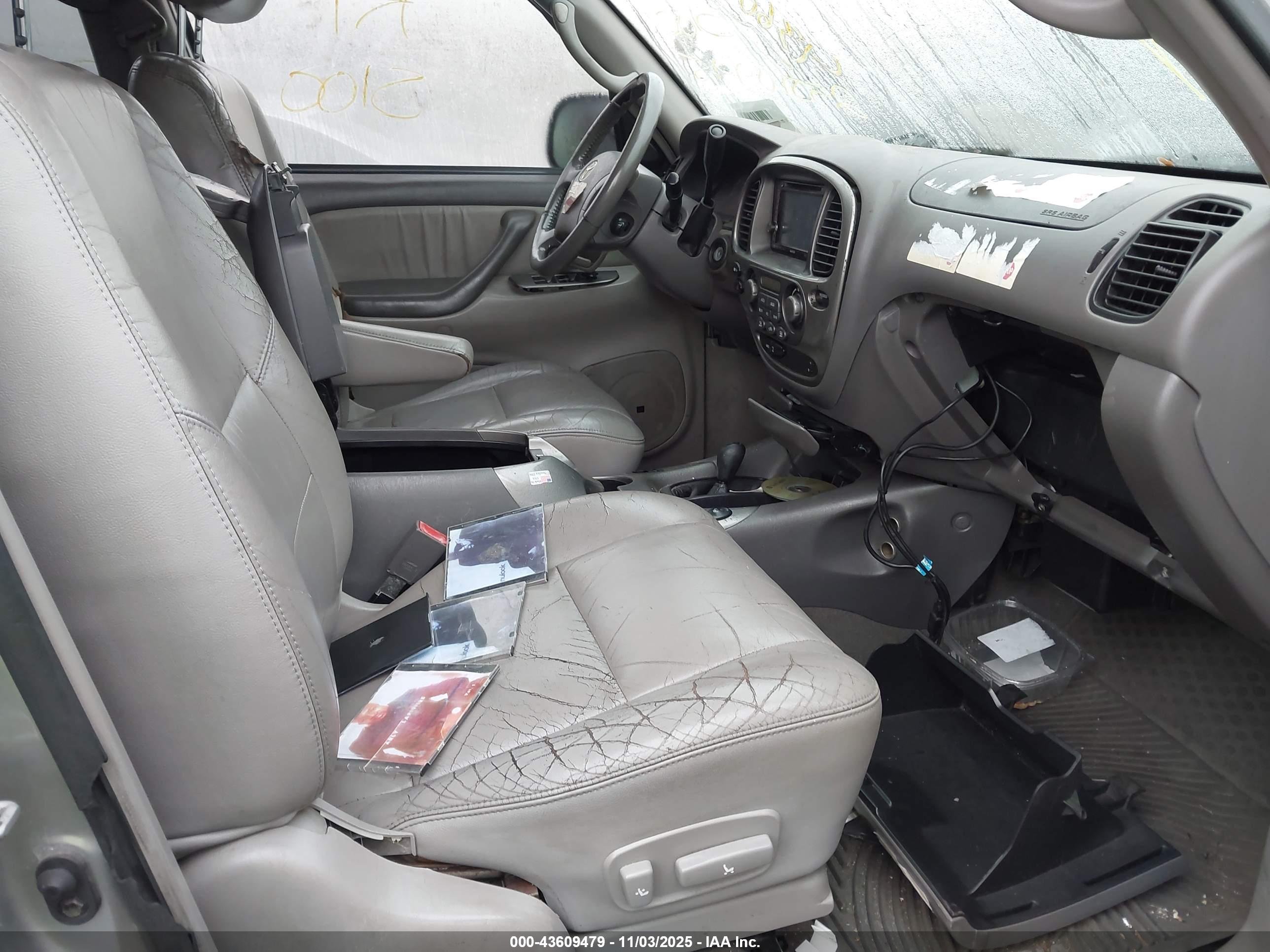 TOYOTA SEQUOIA image 5