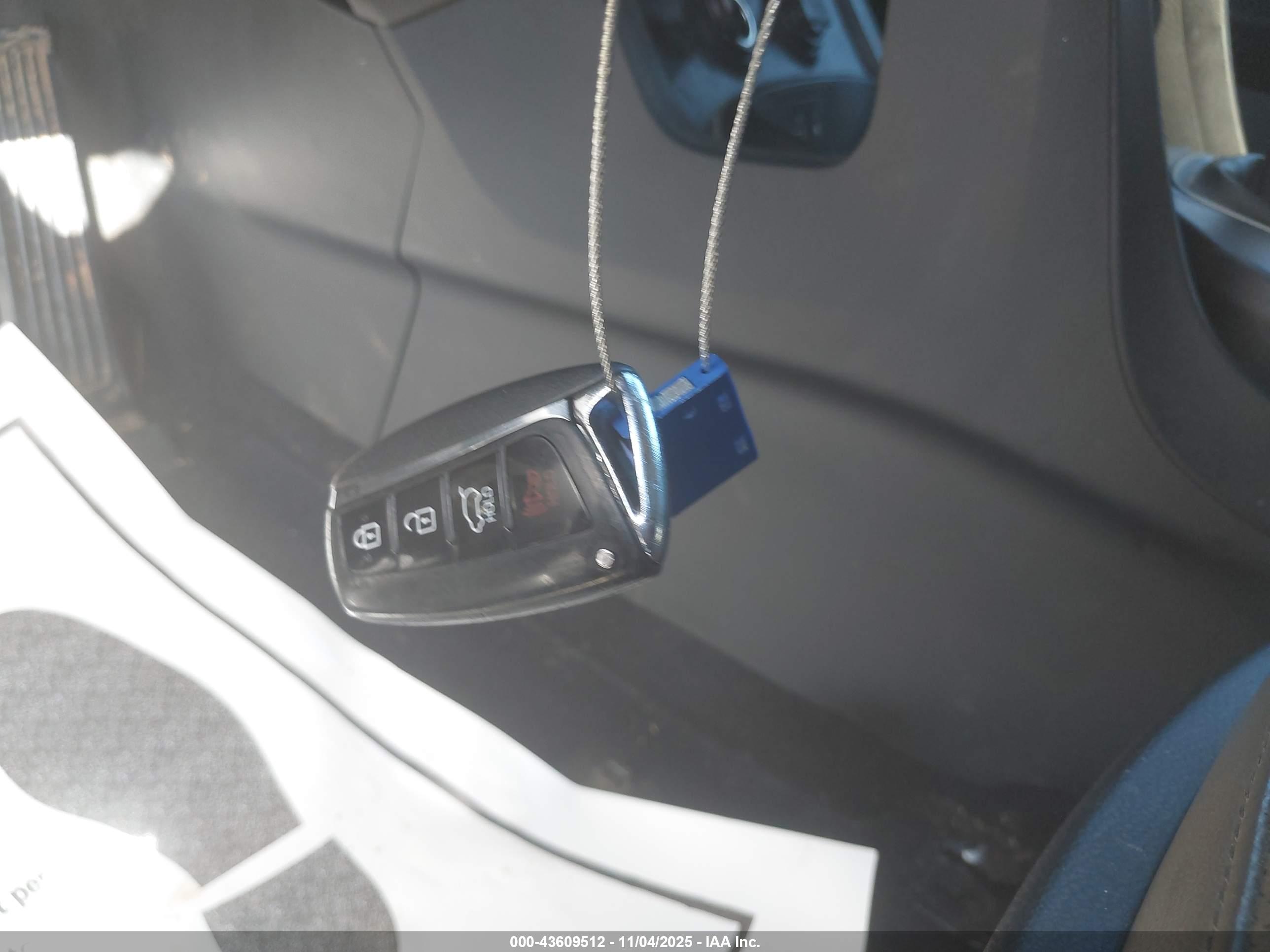 HYUNDAI SANTA image 11