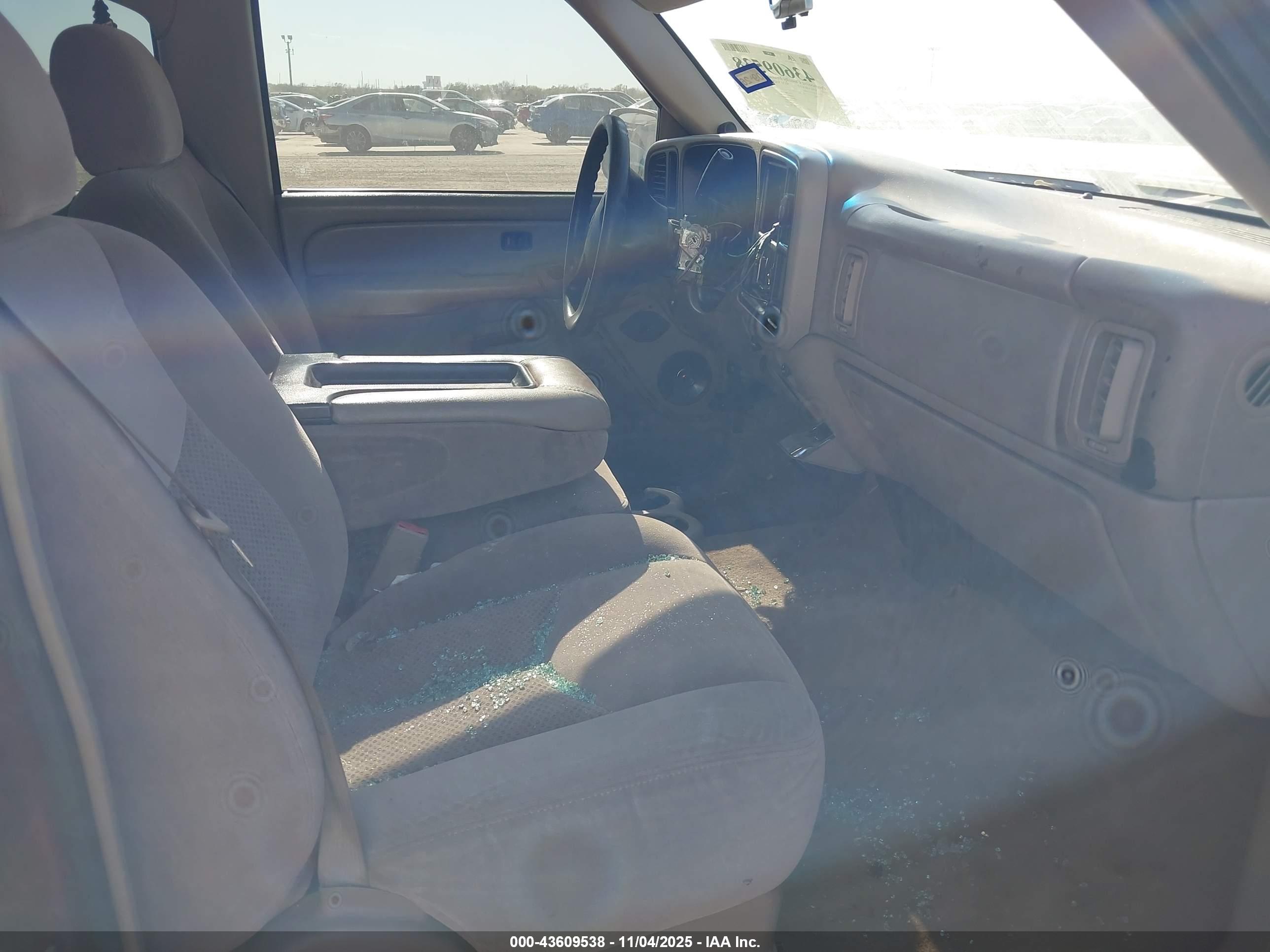 CHEVROLET SILVERADO image 5