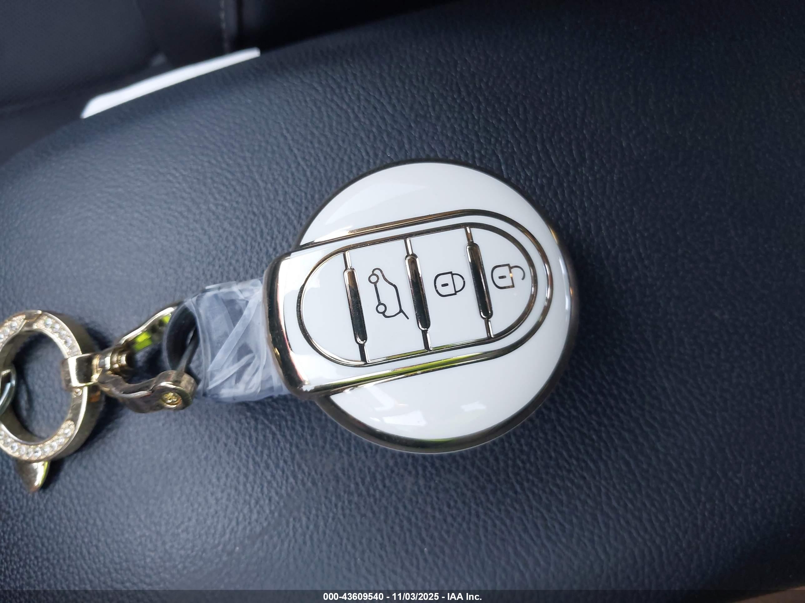 MINI COUNTRYMAN image 11