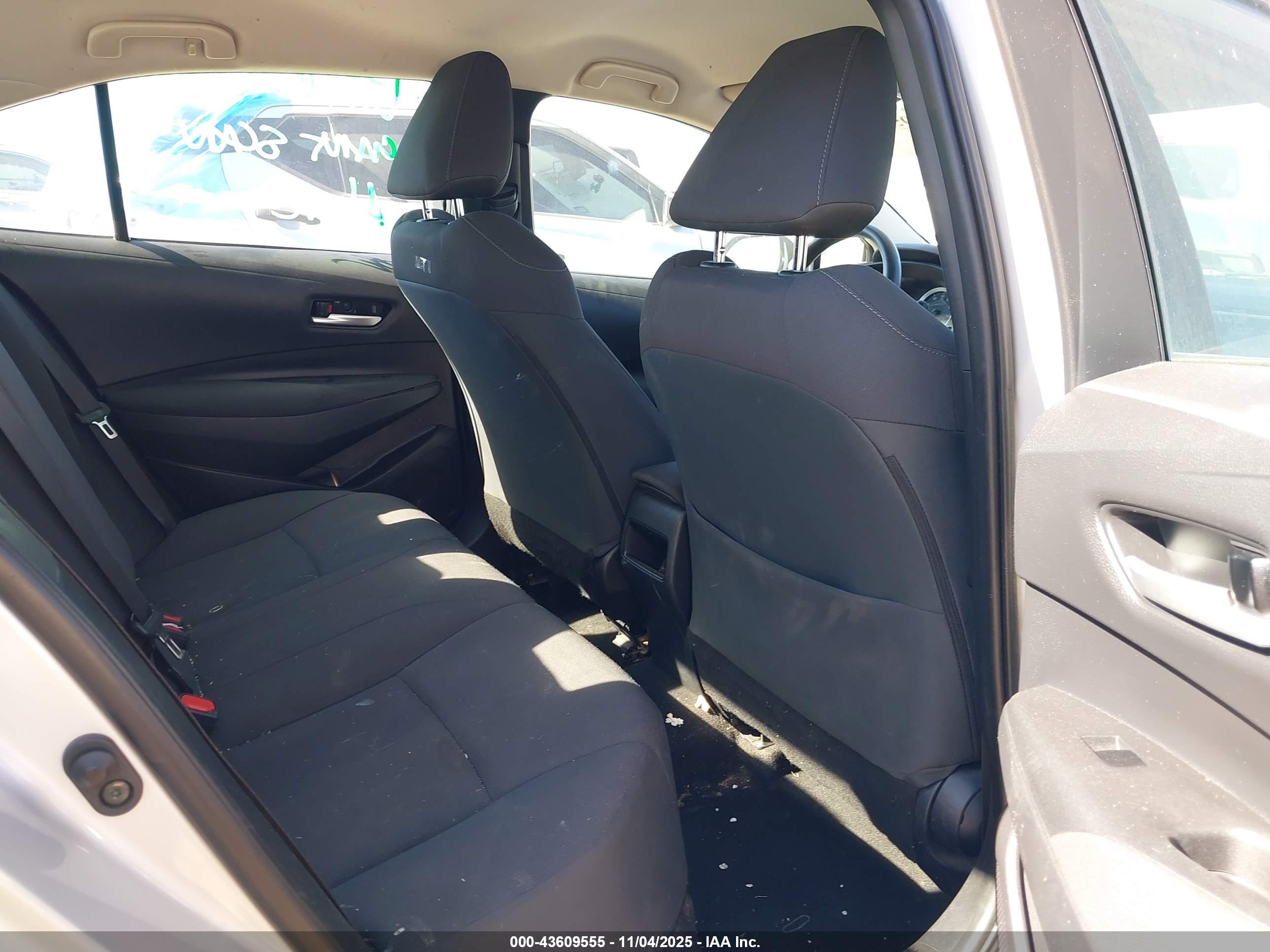 TOYOTA COROLLA image 8