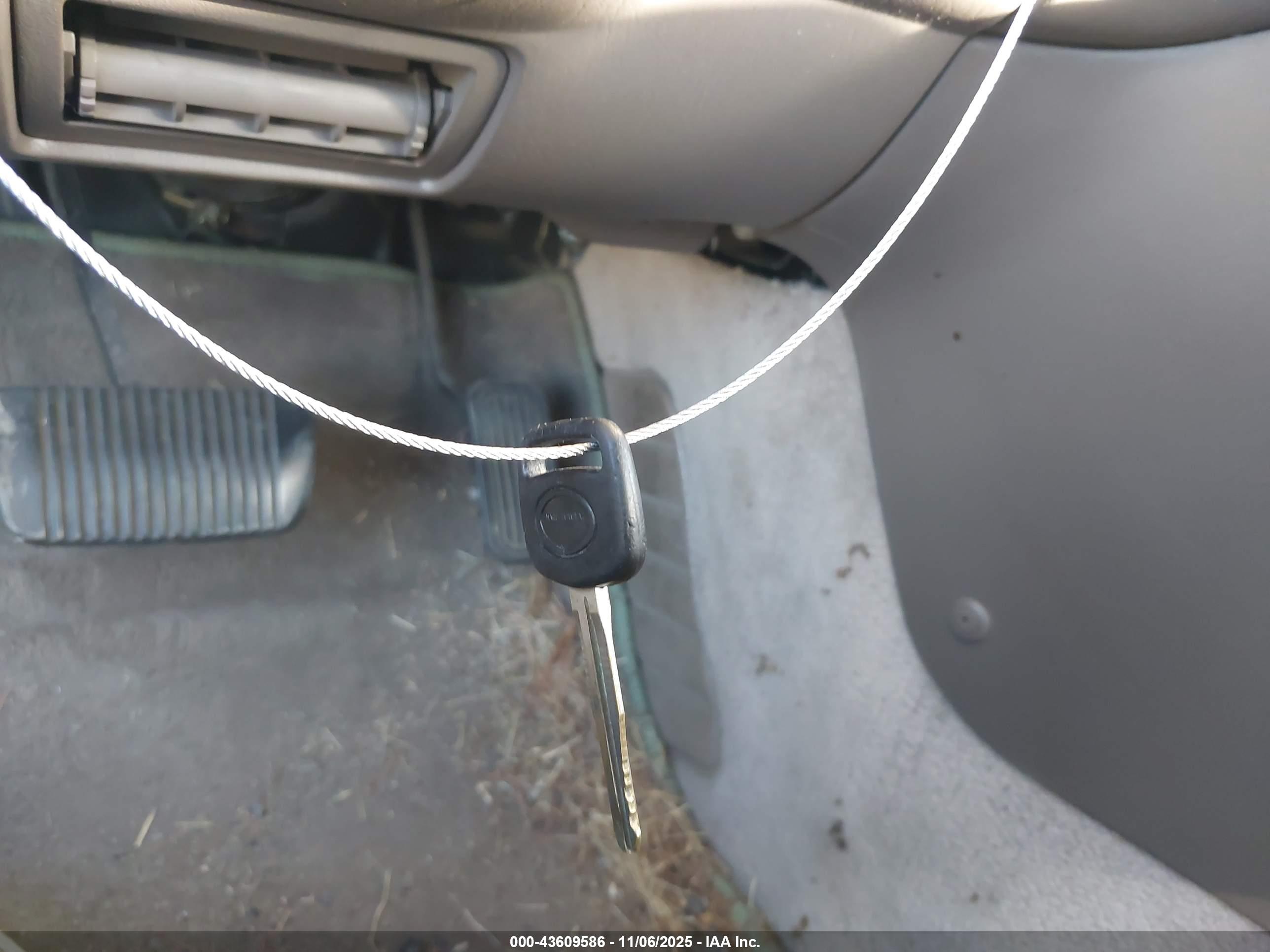 TOYOTA CAMRY image 11