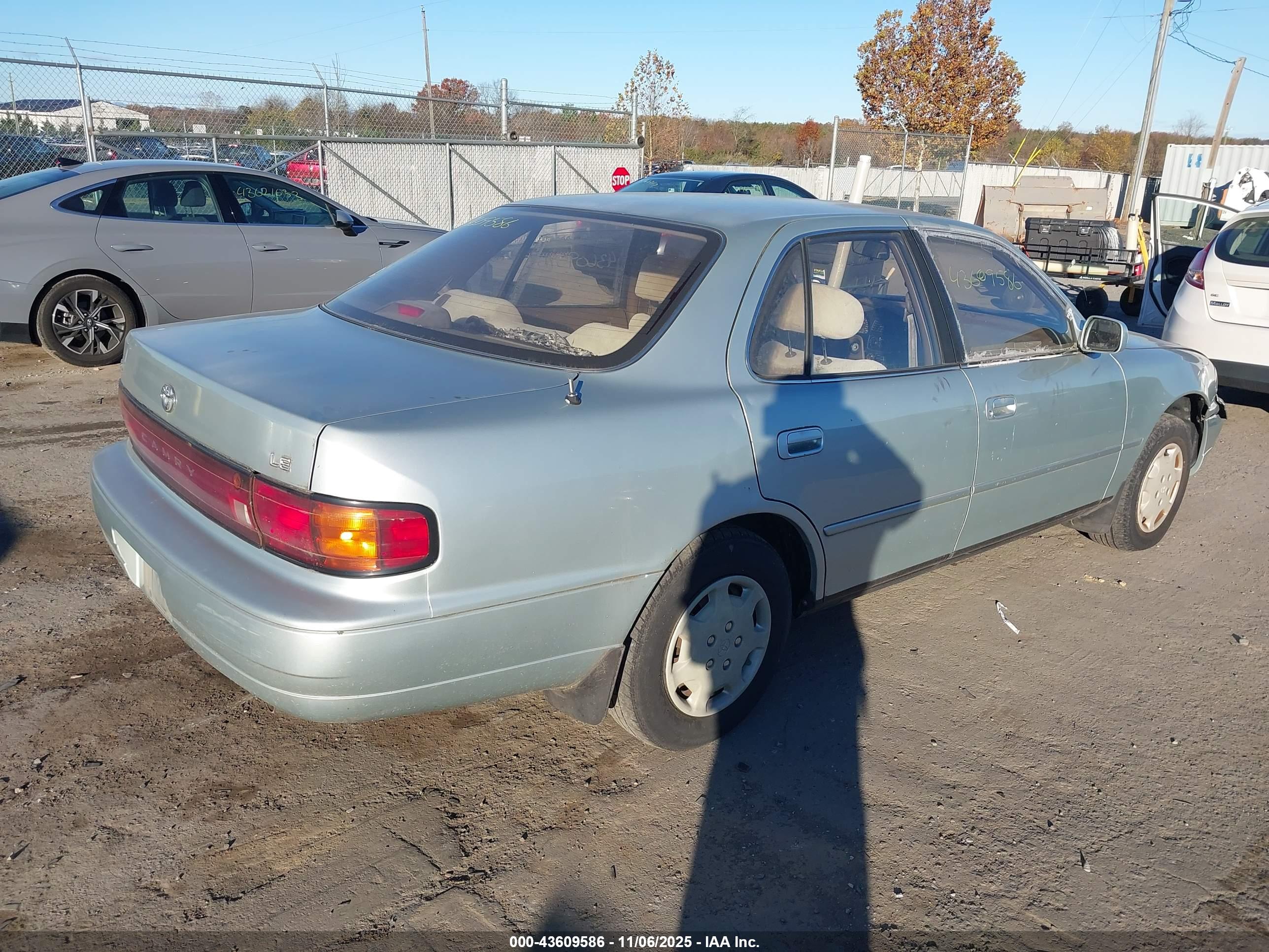 TOYOTA CAMRY image 4
