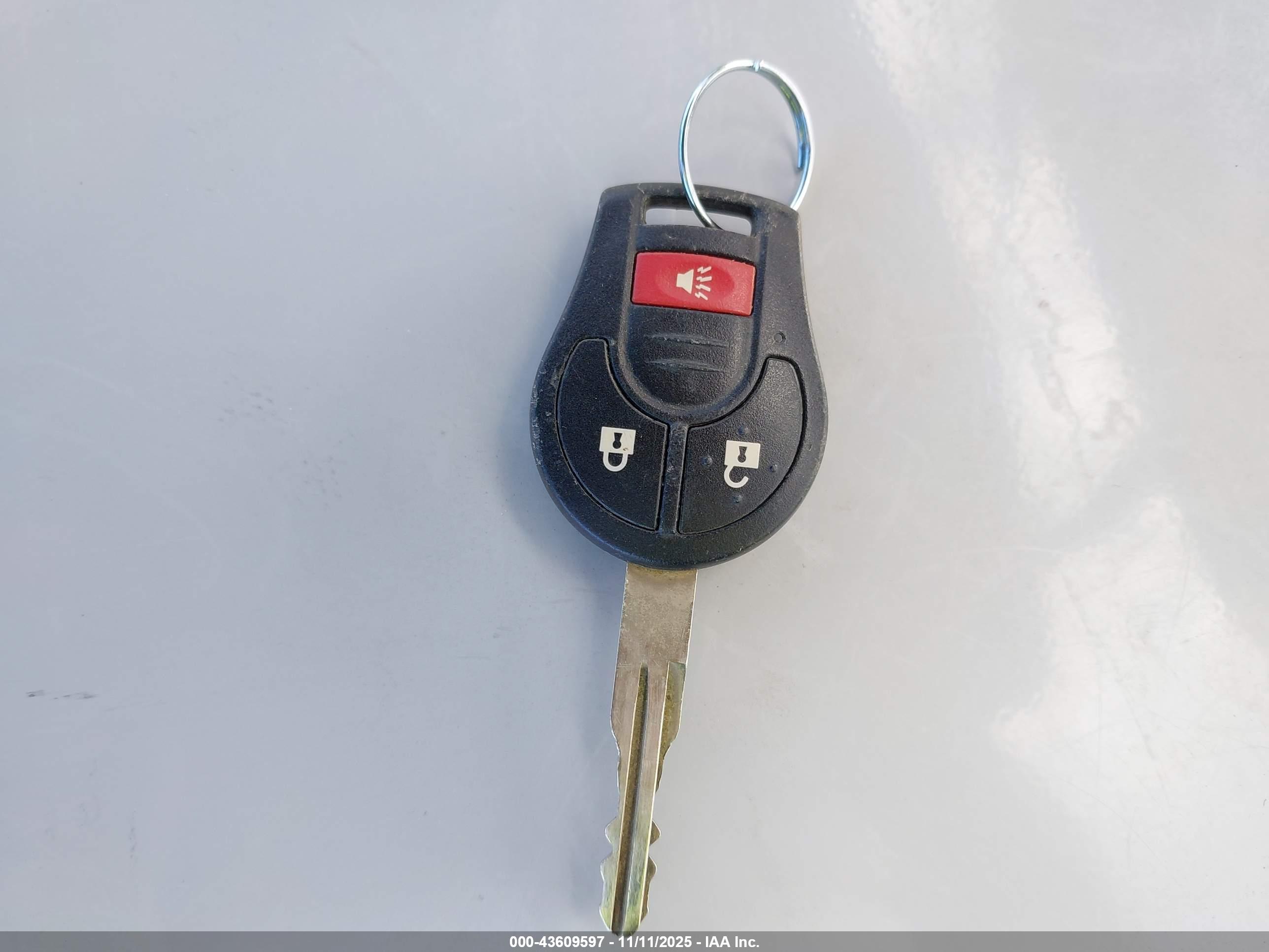 NISSAN VERSA image 11