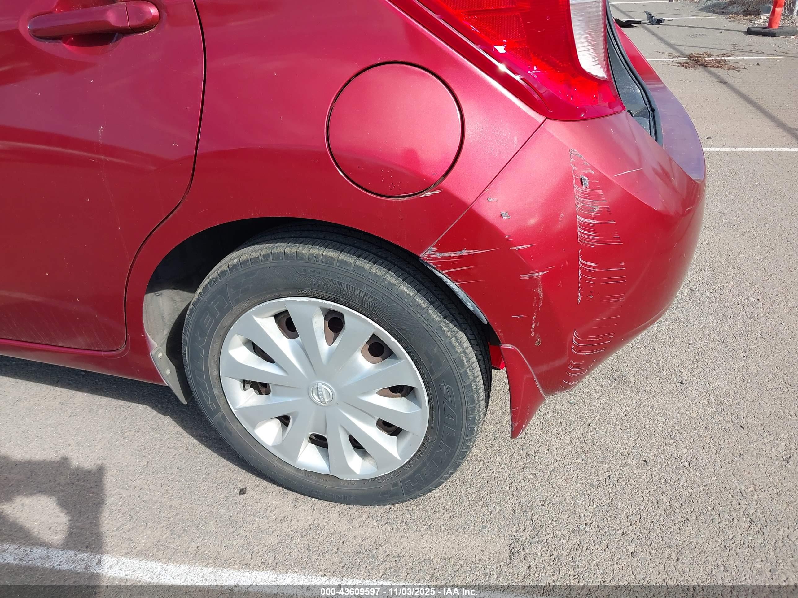 NISSAN VERSA image 6