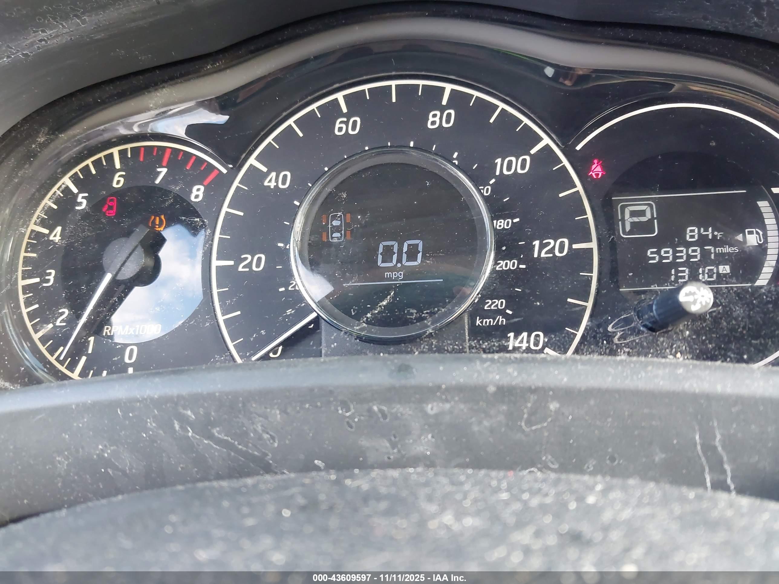 NISSAN VERSA image 7