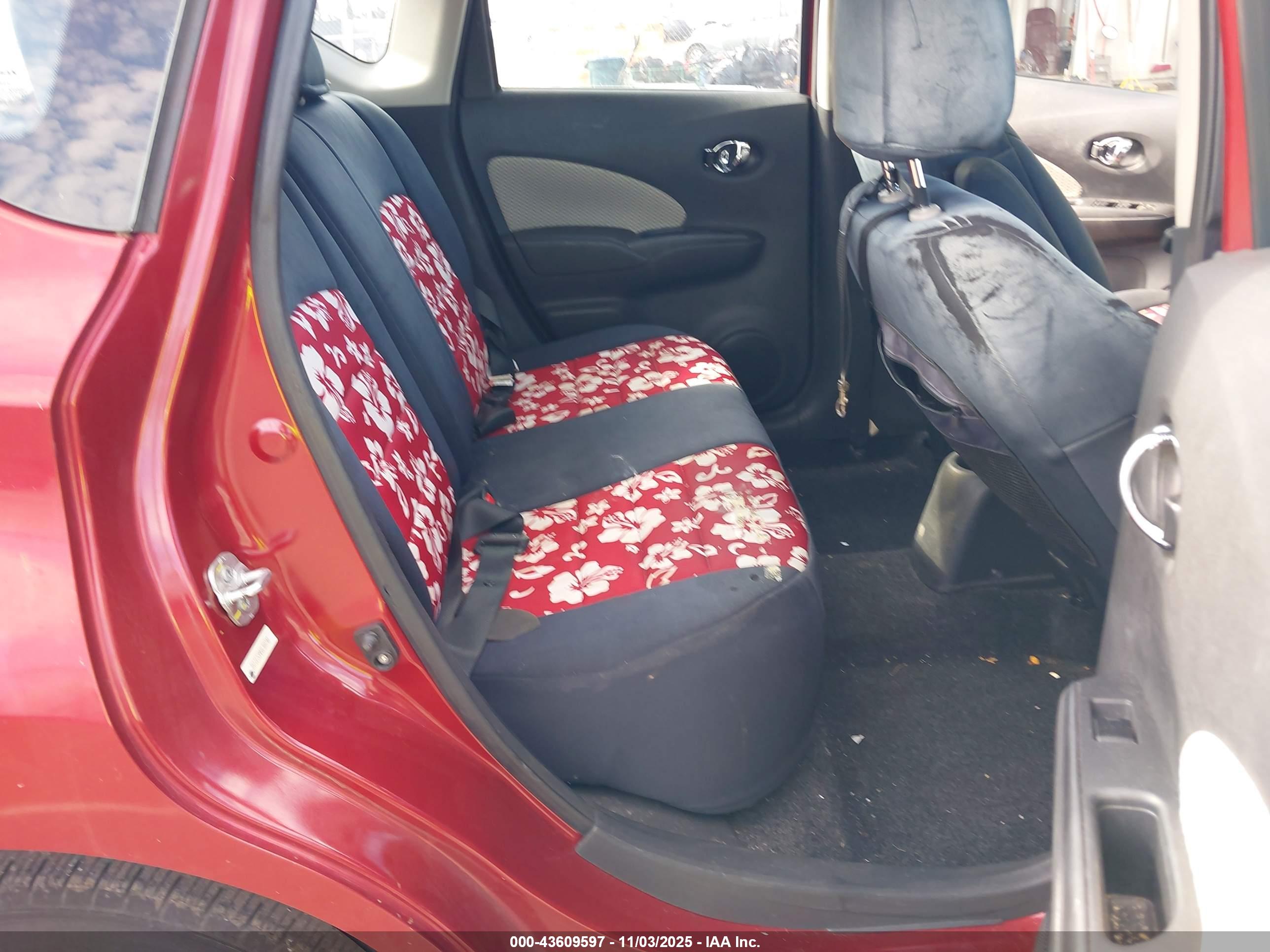 NISSAN VERSA image 8