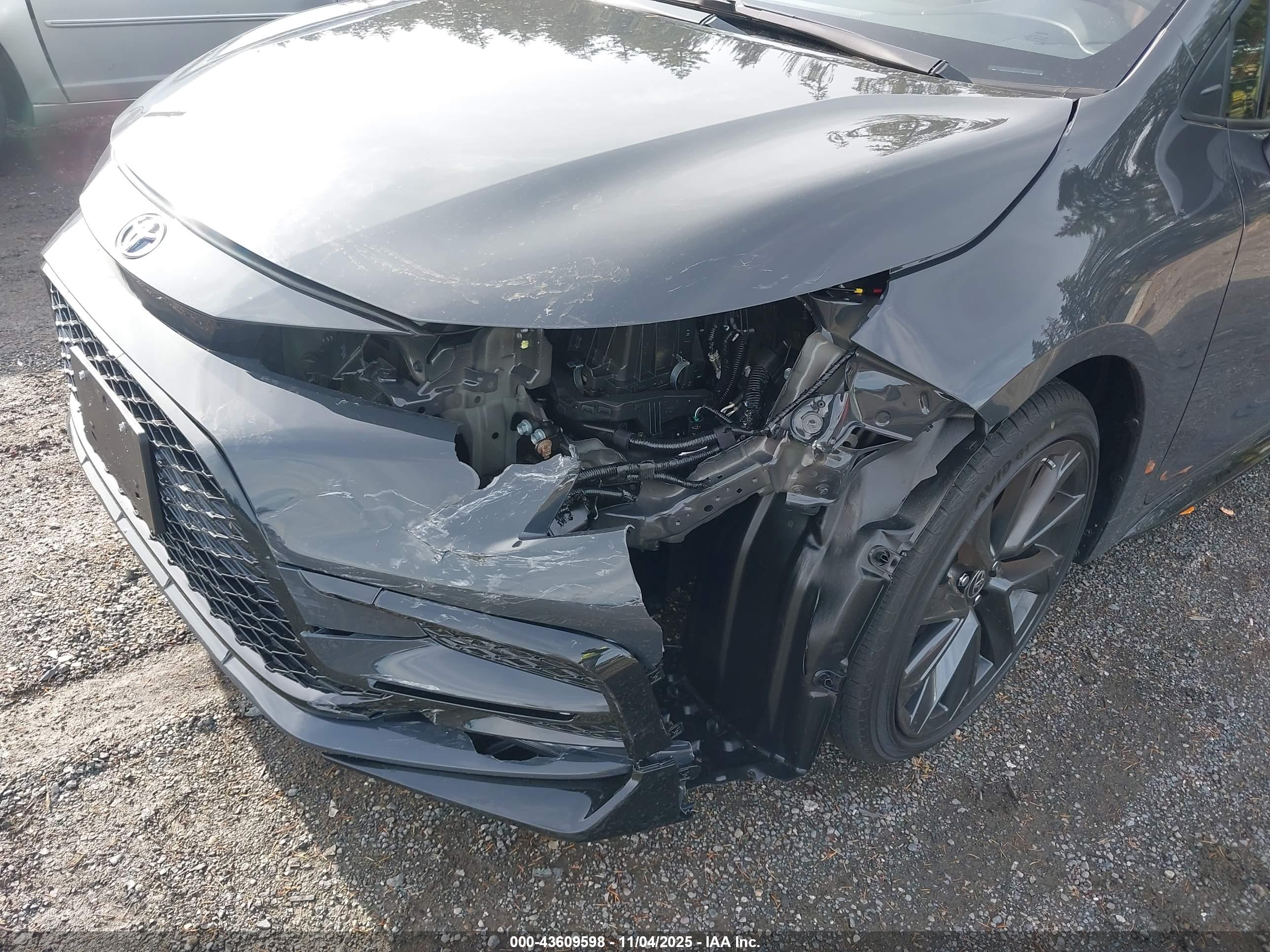 TOYOTA COROLLA image 6