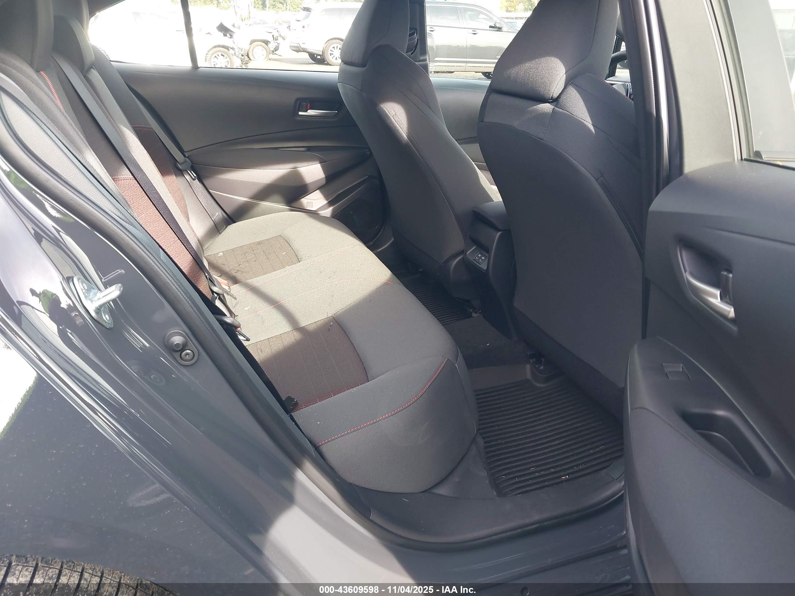 TOYOTA COROLLA image 8