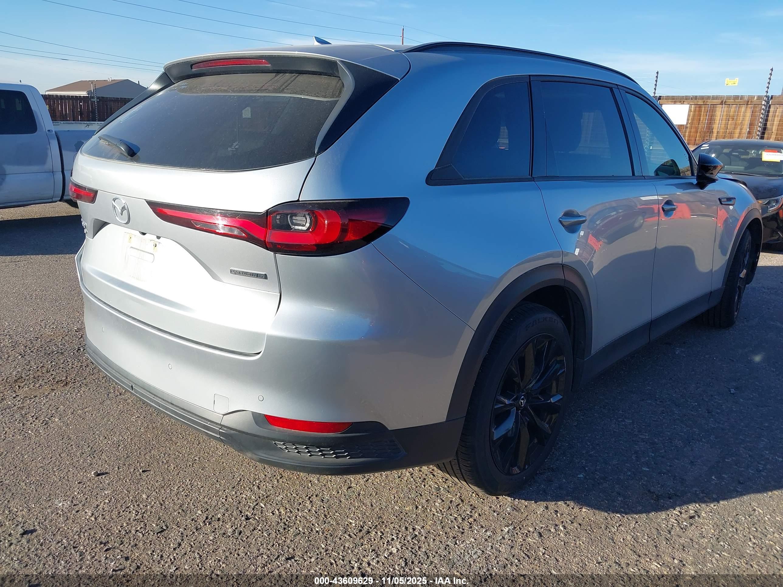 MAZDA CX-90 image 4