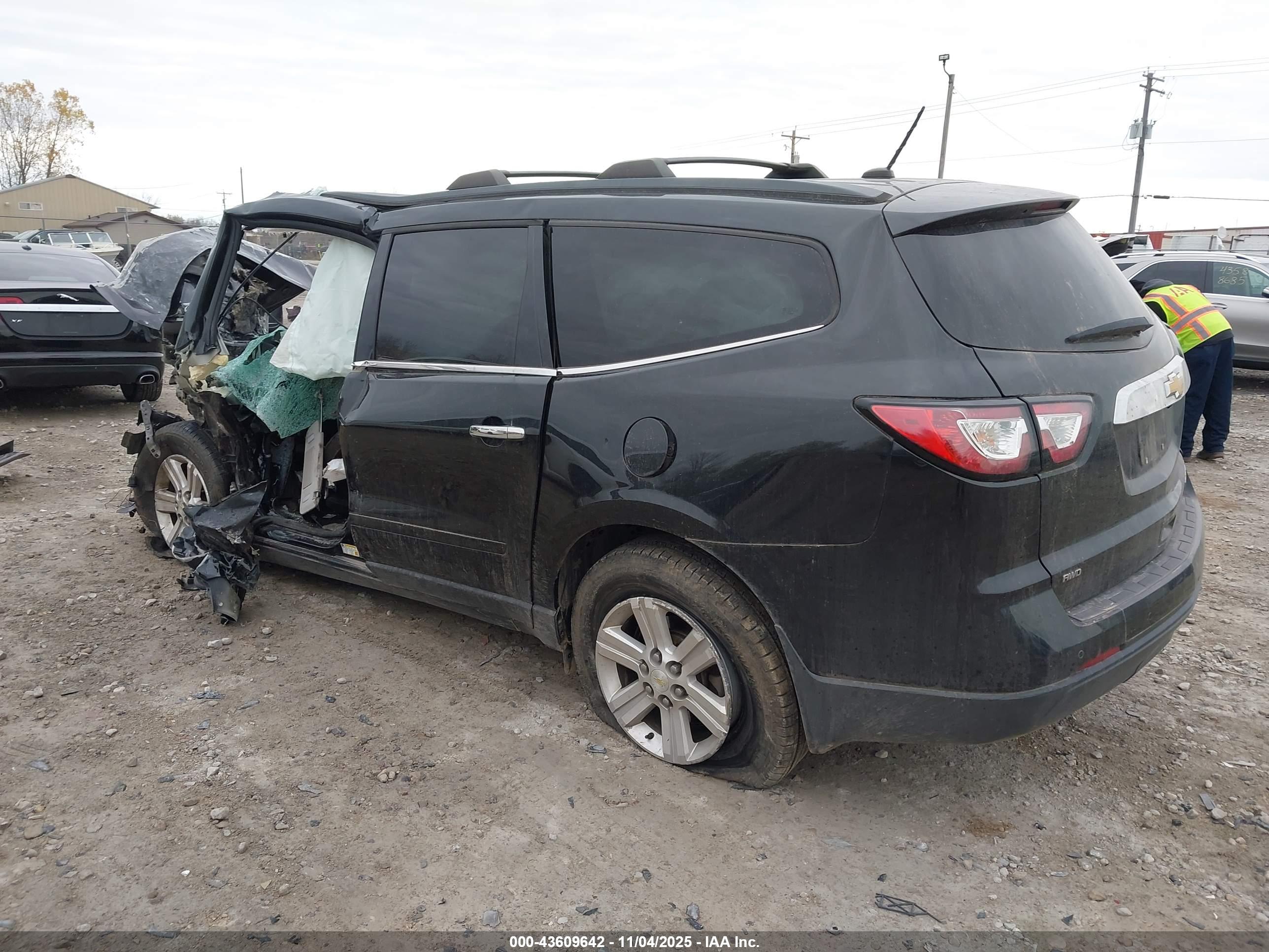 CHEVROLET TRAVERSE image 3