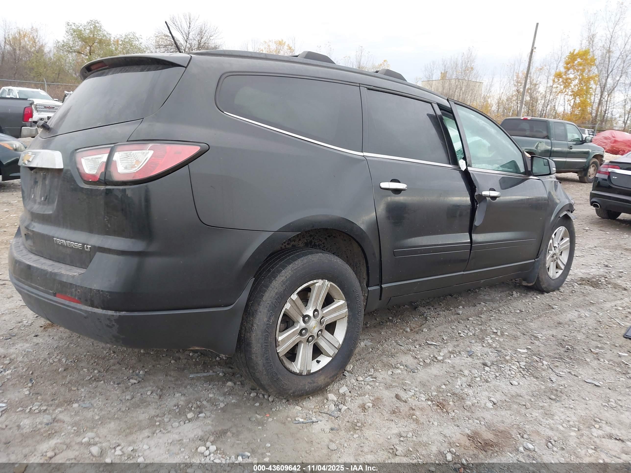 CHEVROLET TRAVERSE image 4