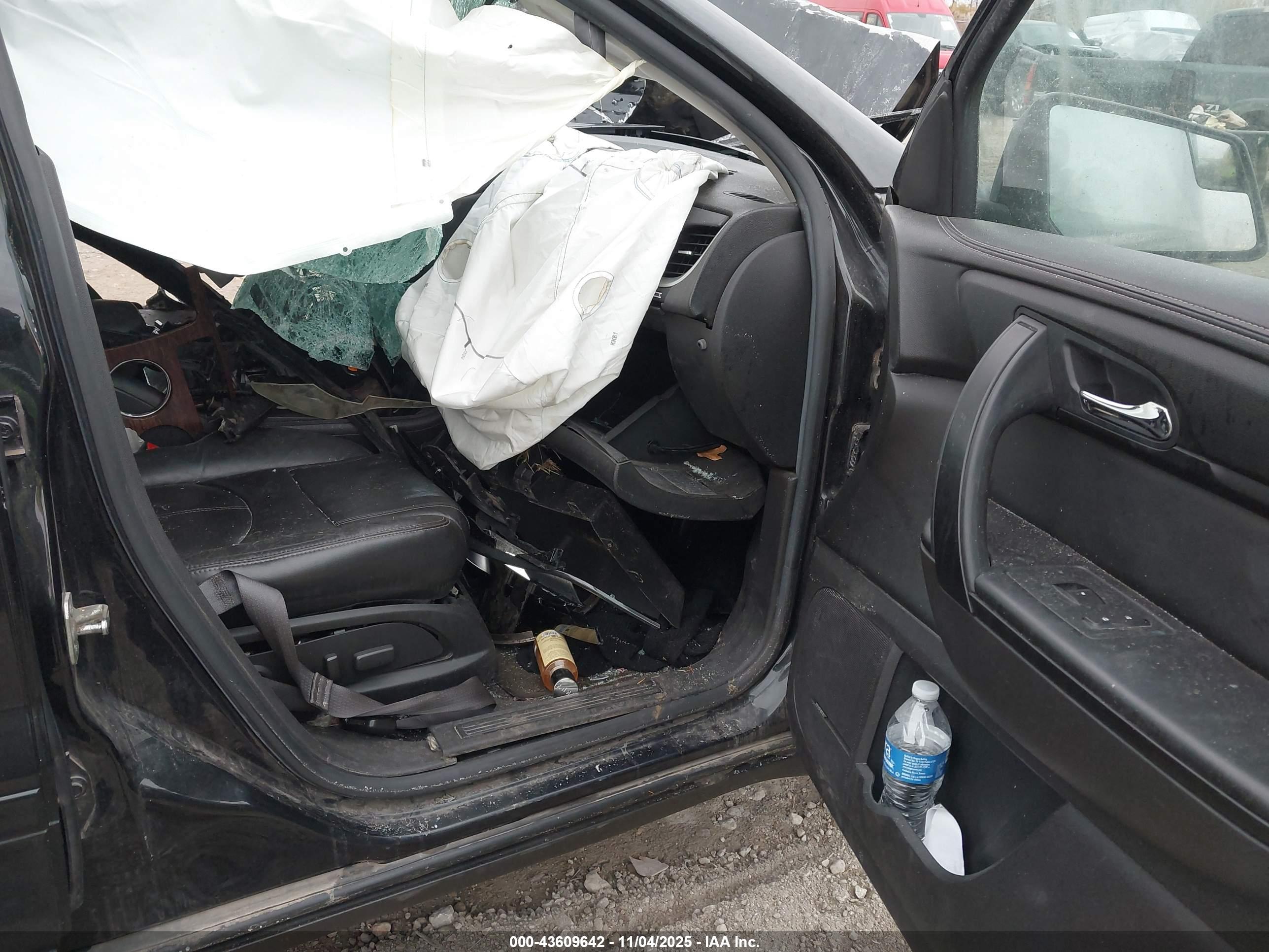 CHEVROLET TRAVERSE image 5