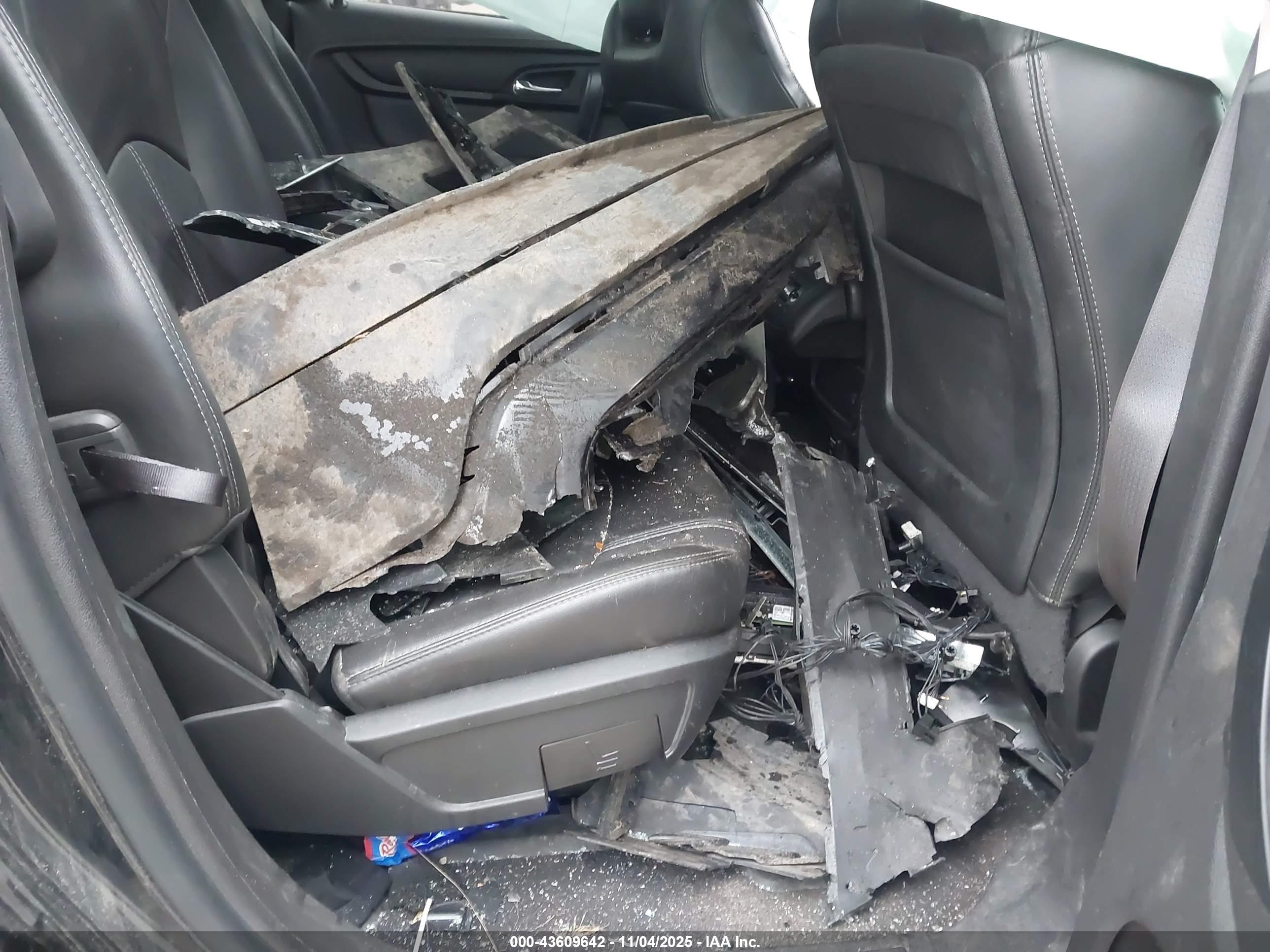 CHEVROLET TRAVERSE image 8