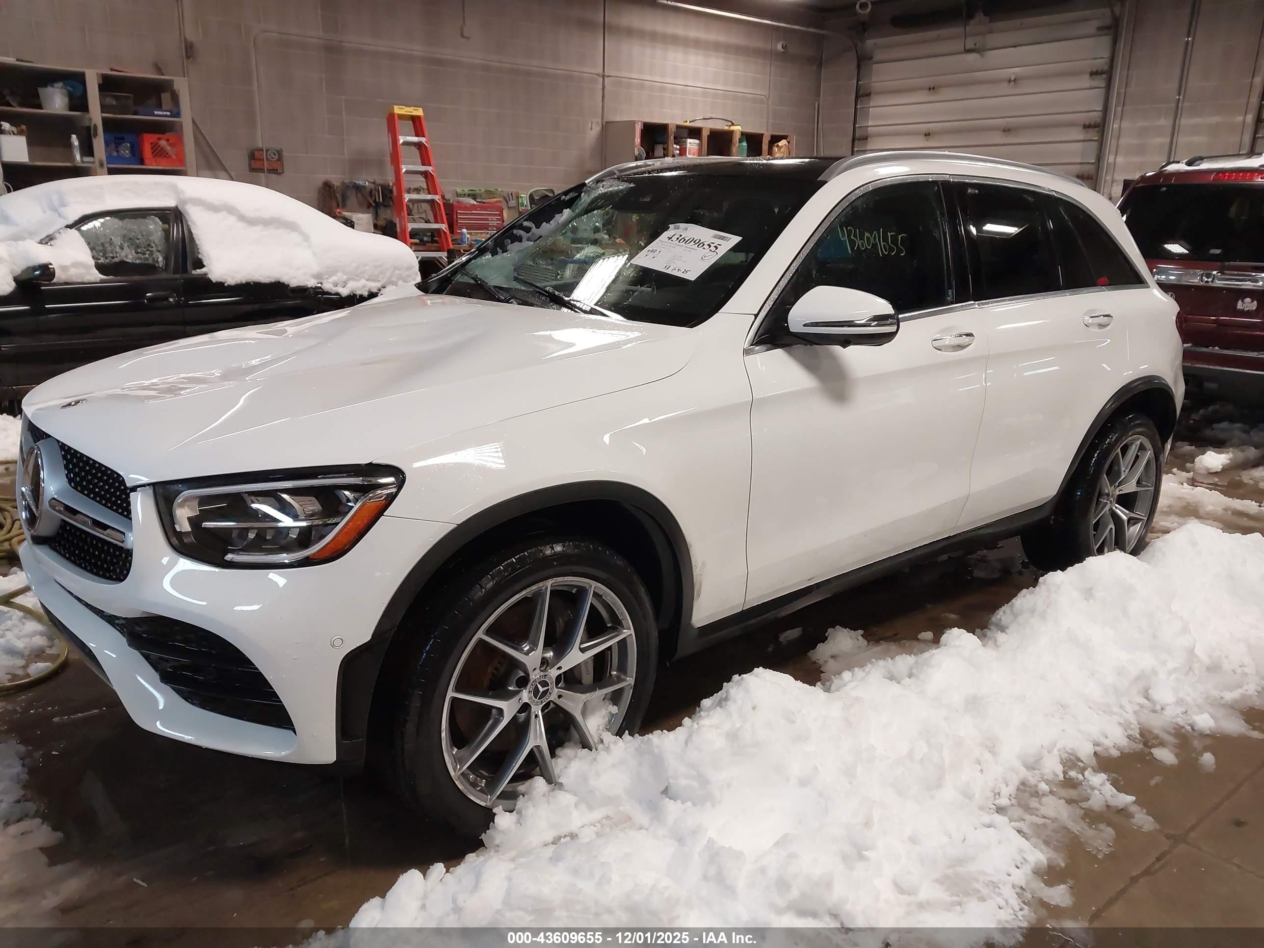 MERCEDES-BENZ GLC image 2