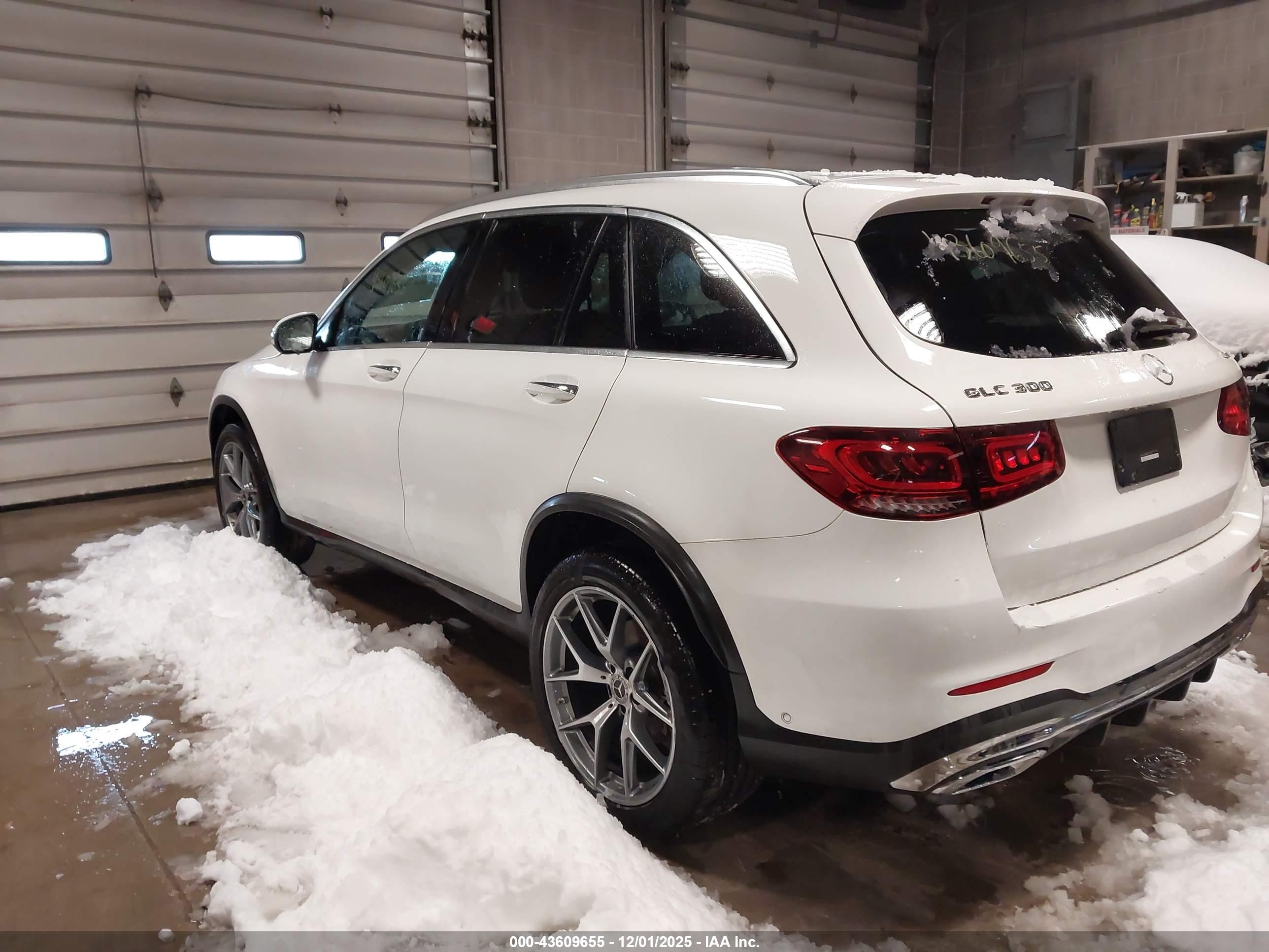 MERCEDES-BENZ GLC image 3