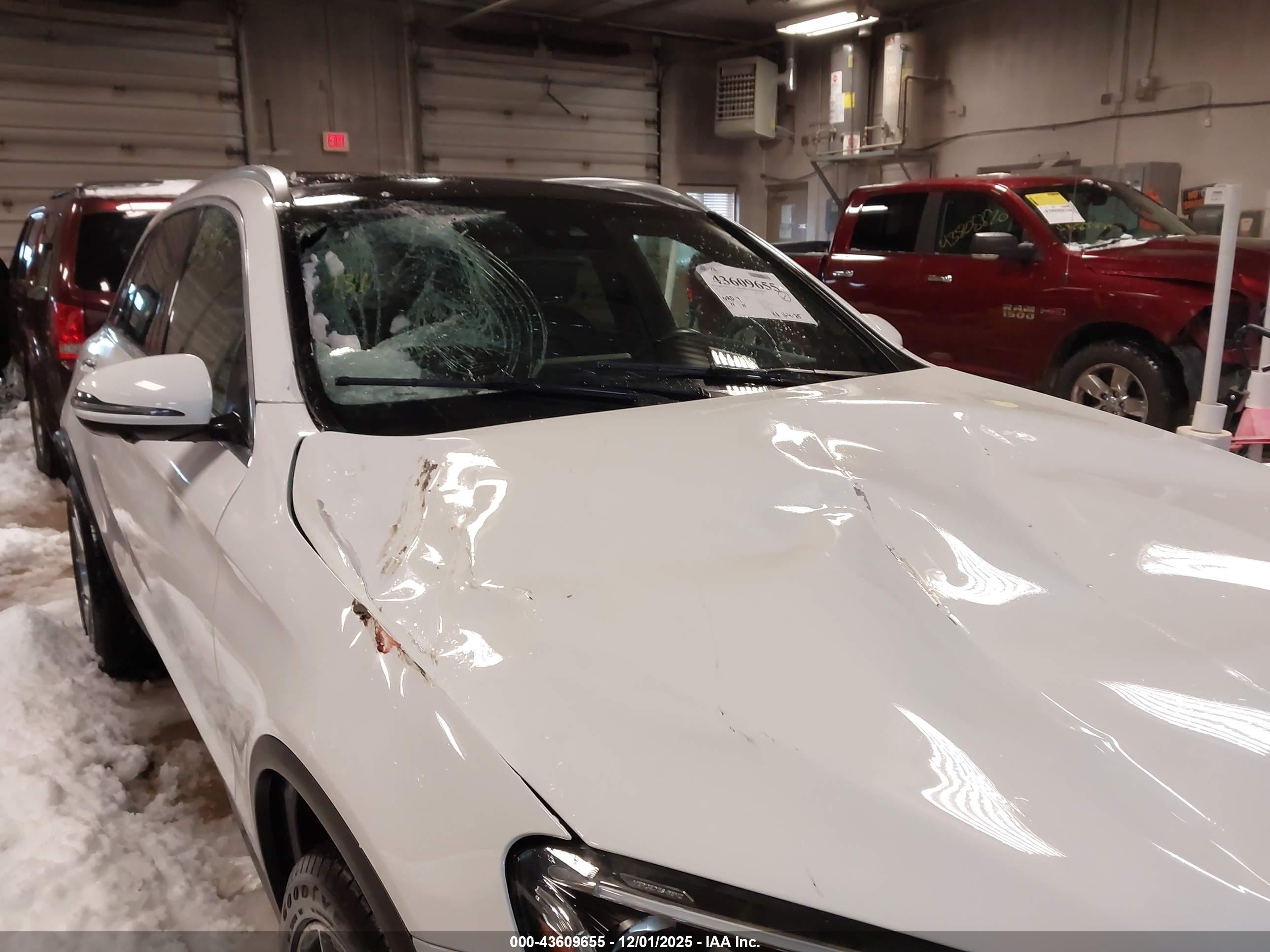 MERCEDES-BENZ GLC image 6