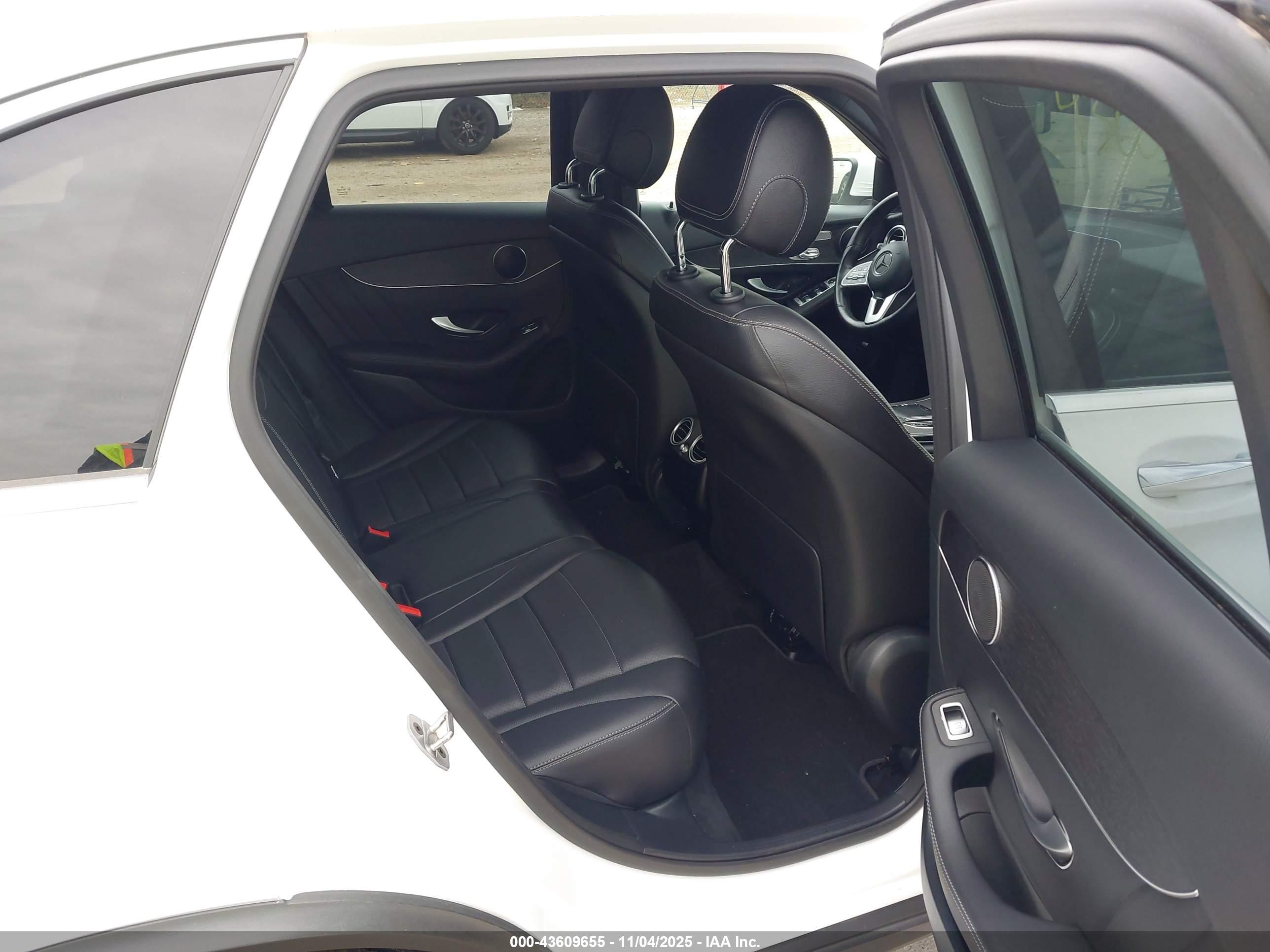 MERCEDES-BENZ GLC image 8