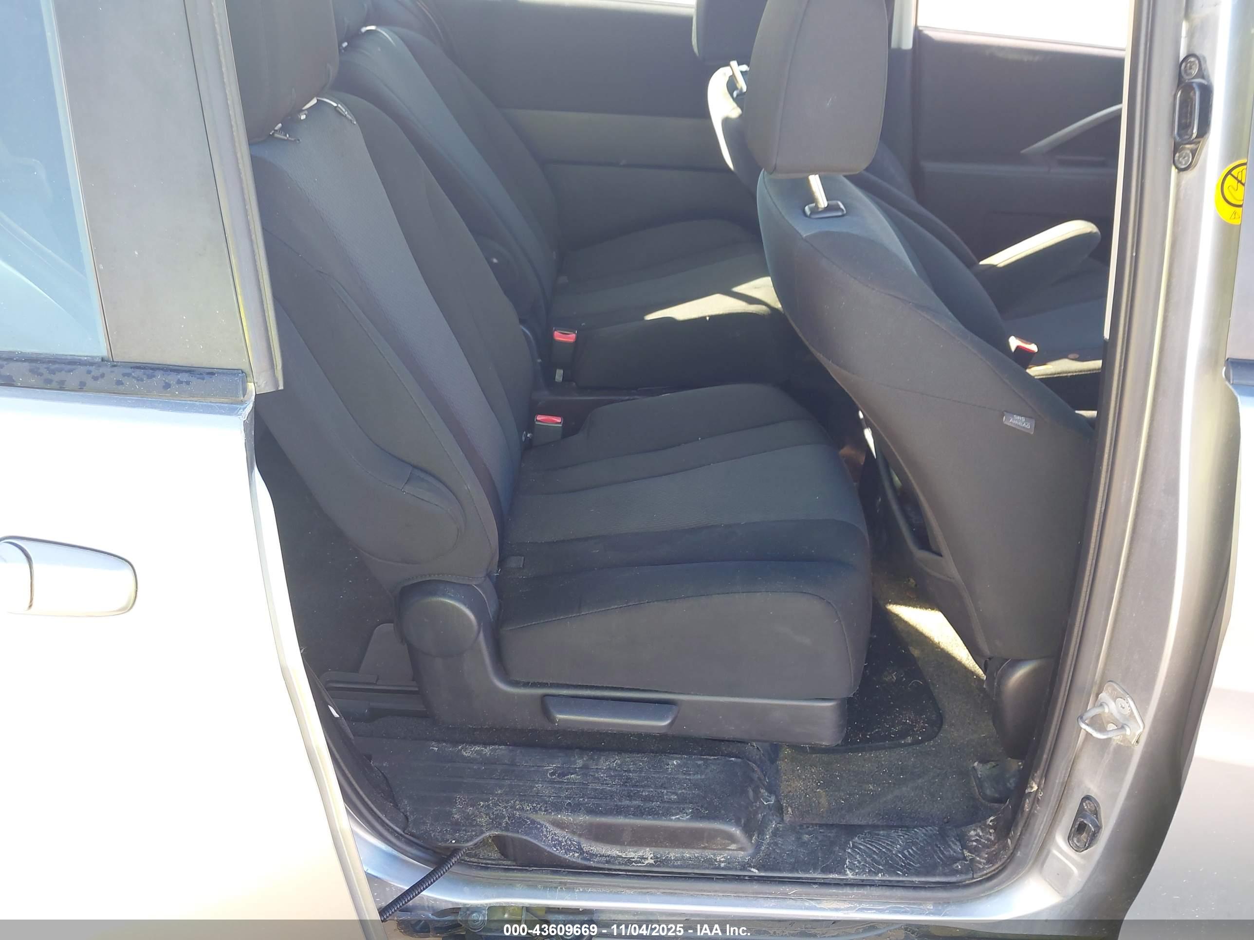 MAZDA MAZDA5 image 8