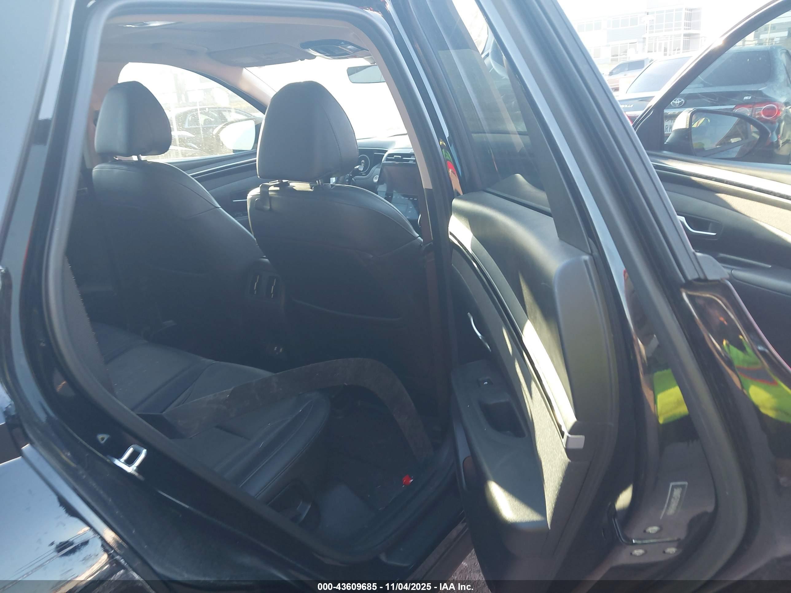 HYUNDAI TUCSON image 8