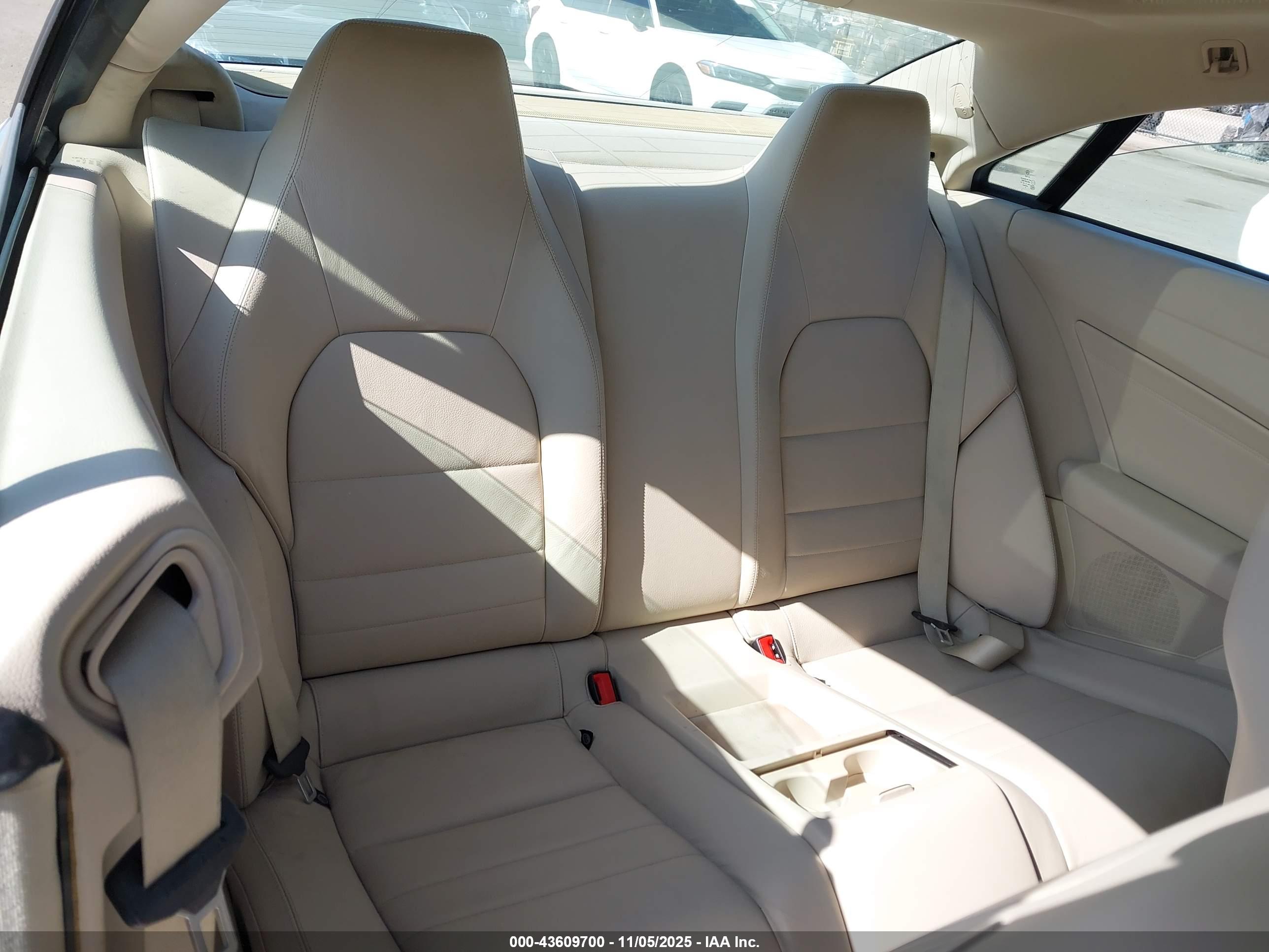 MERCEDES-BENZ E image 8
