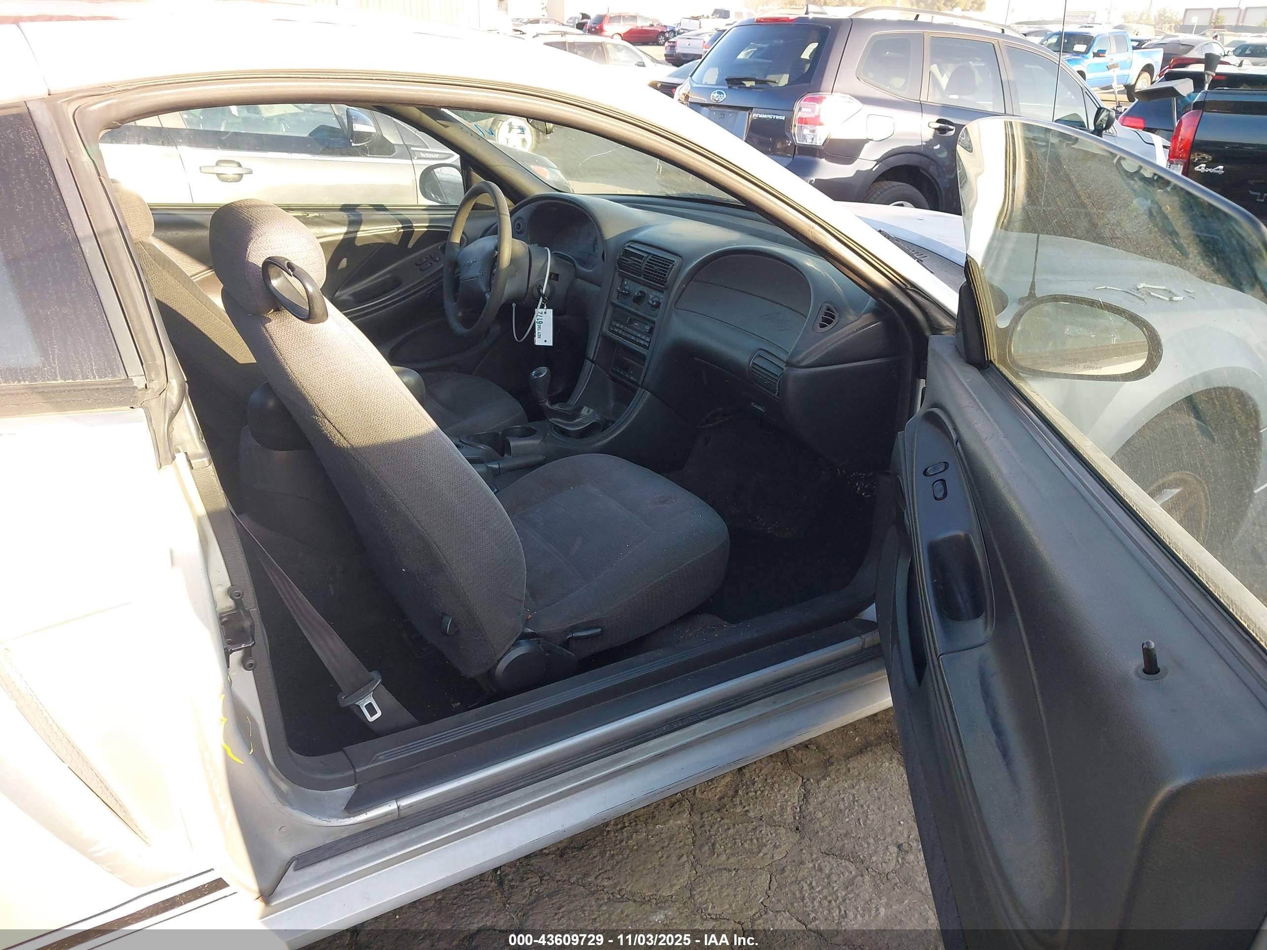 FORD MUSTANG image 5