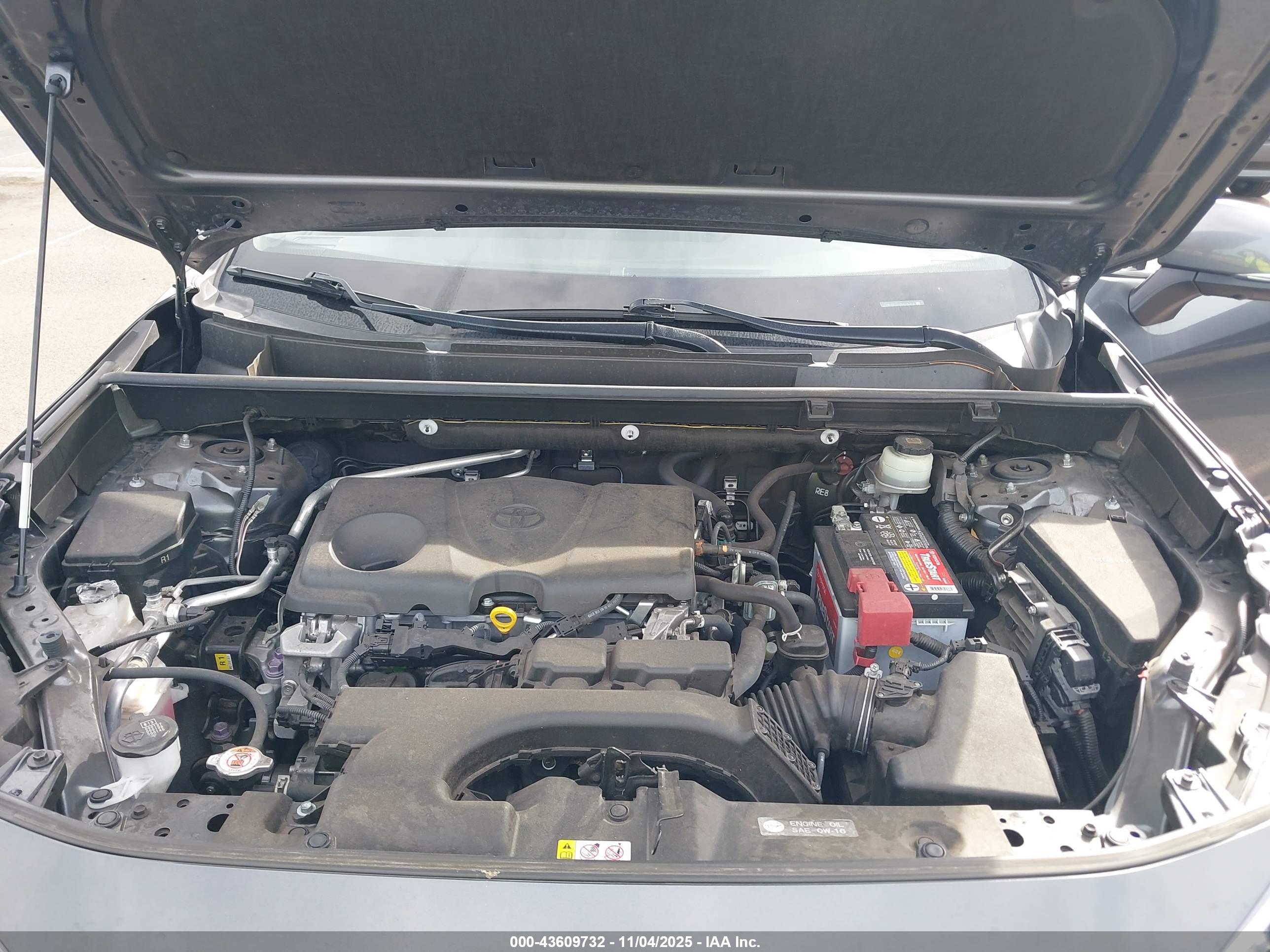 TOYOTA RAV4 image 10