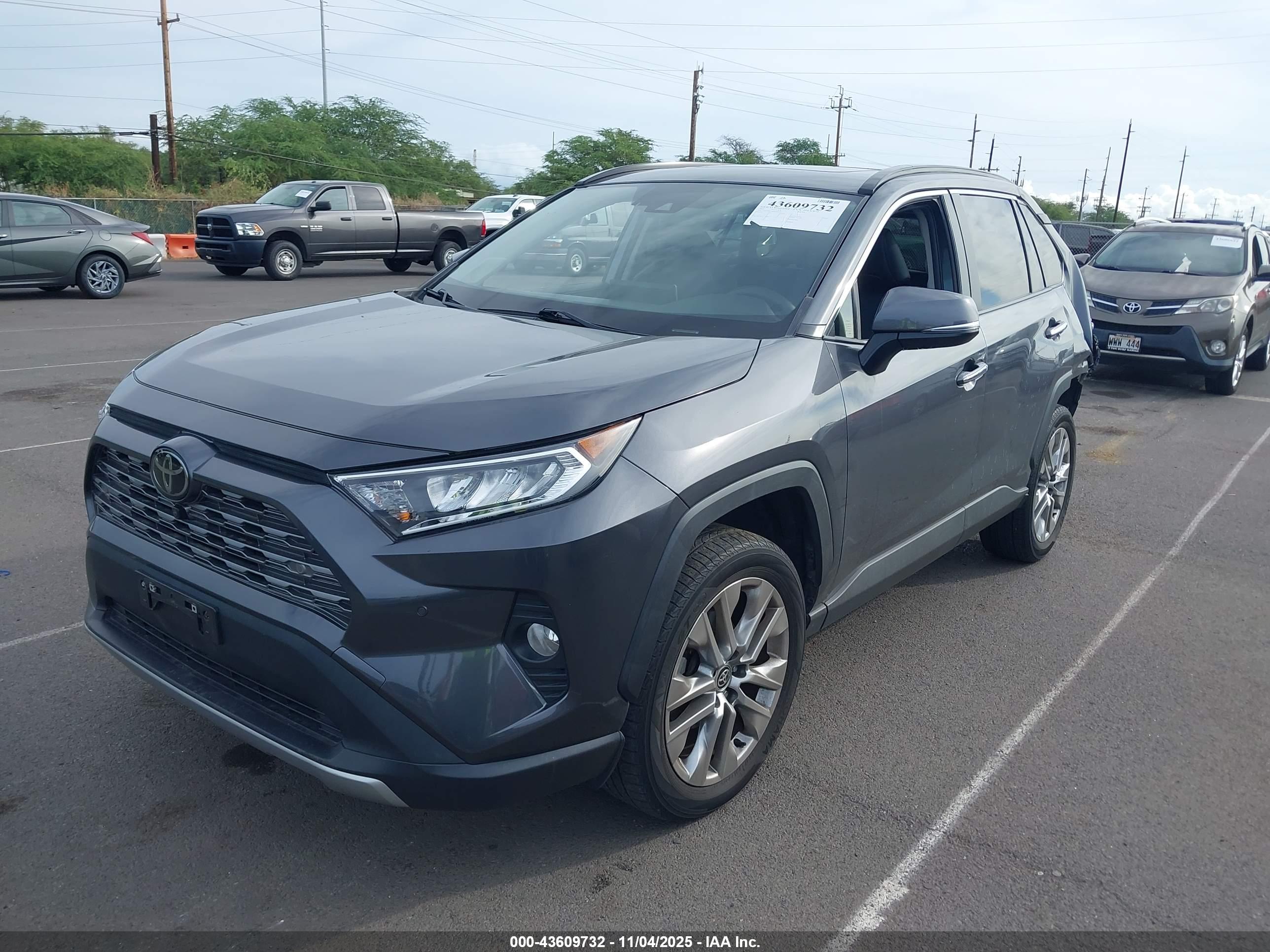 TOYOTA RAV4 image 2