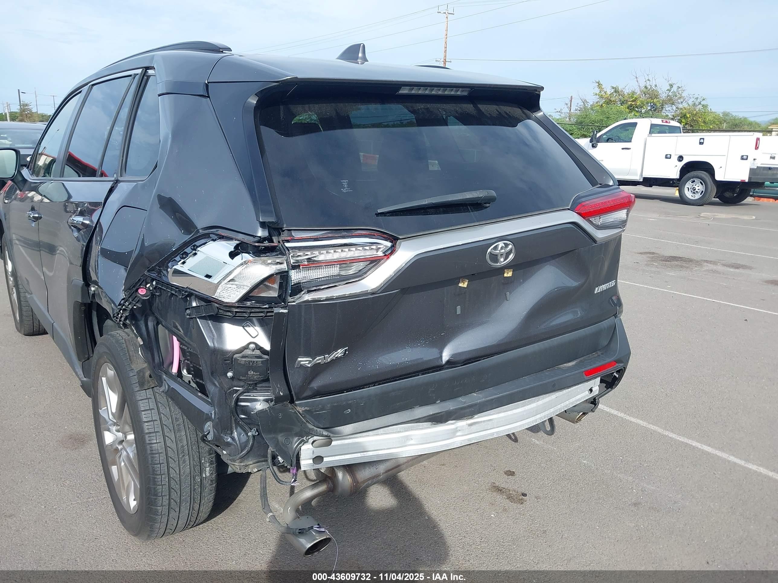 TOYOTA RAV4 image 6