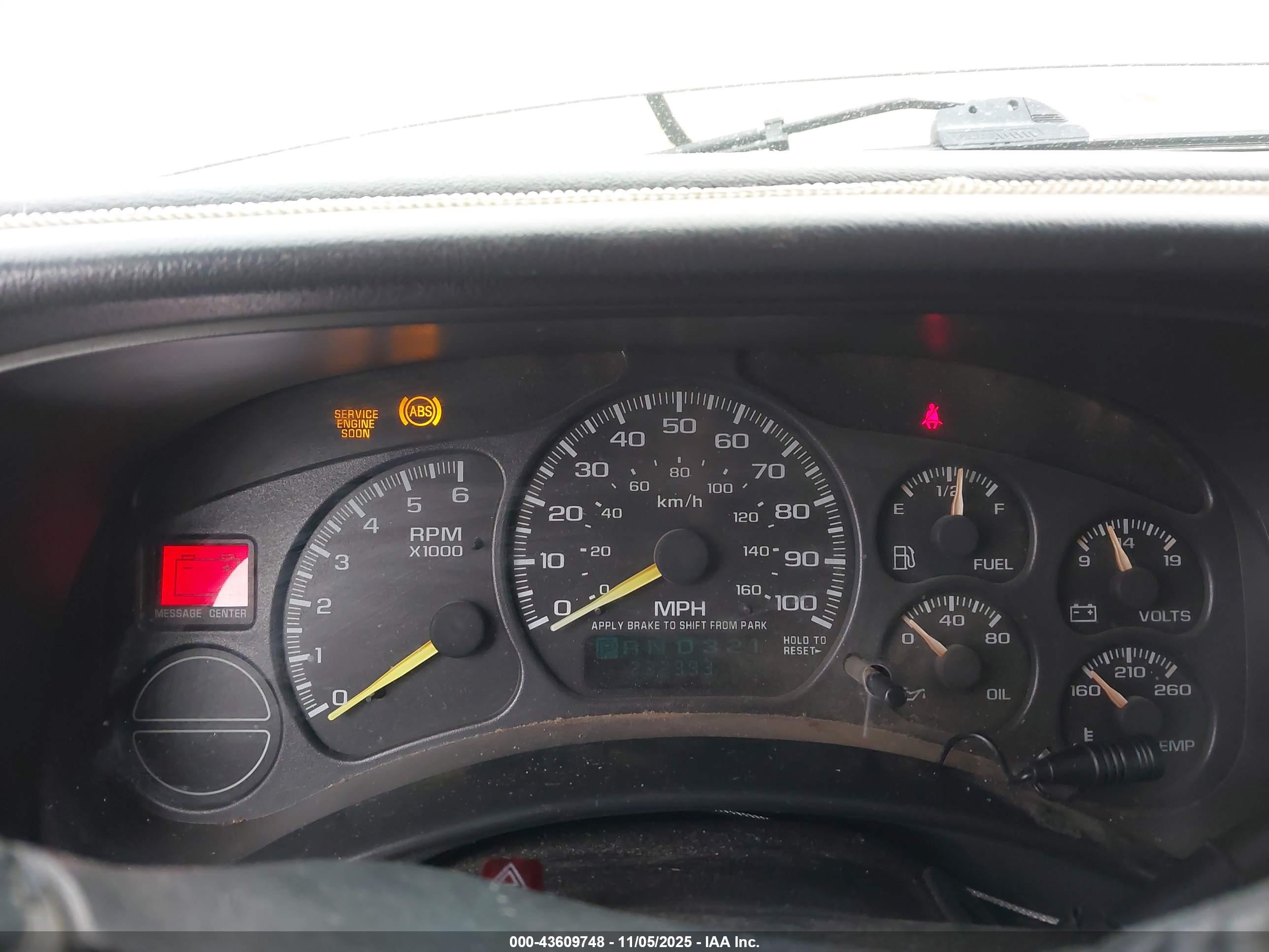 CHEVROLET SILVERADO image 7