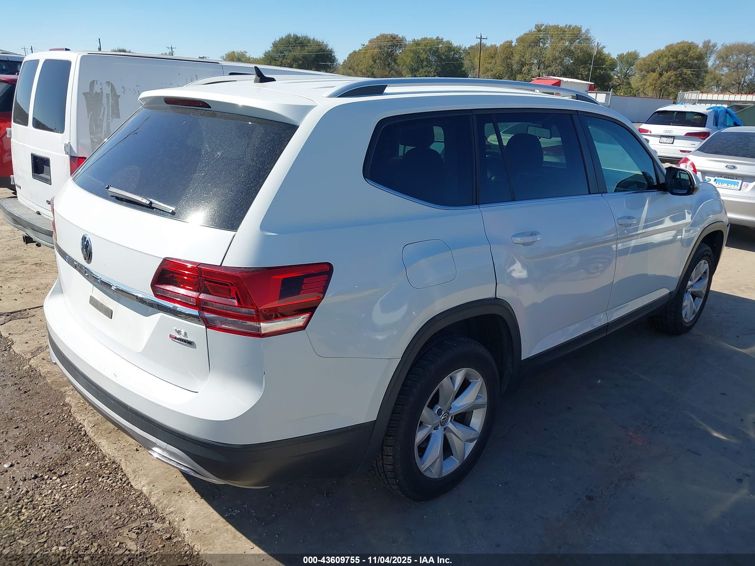 VOLKSWAGEN ATLAS image 4