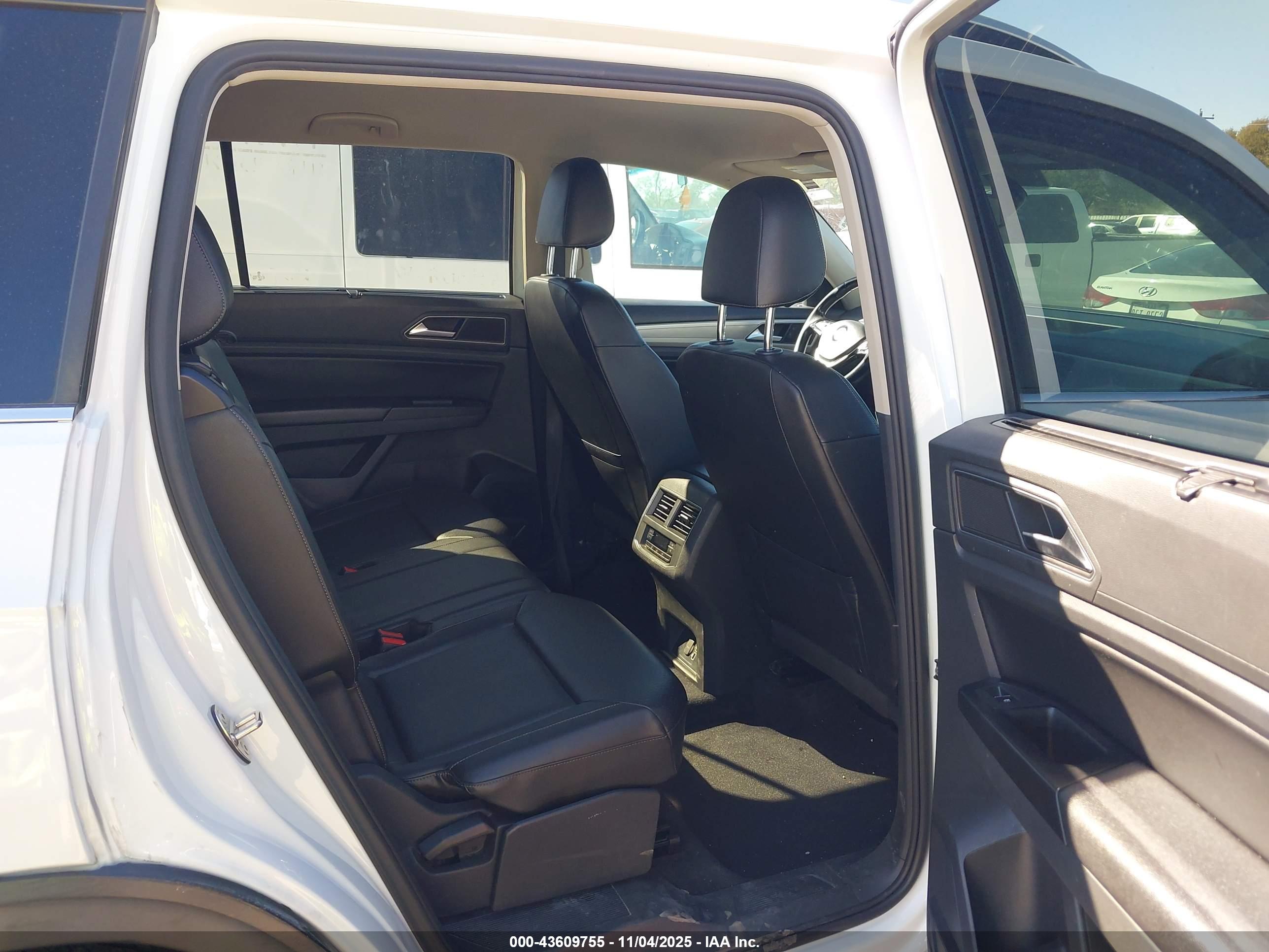 VOLKSWAGEN ATLAS image 8
