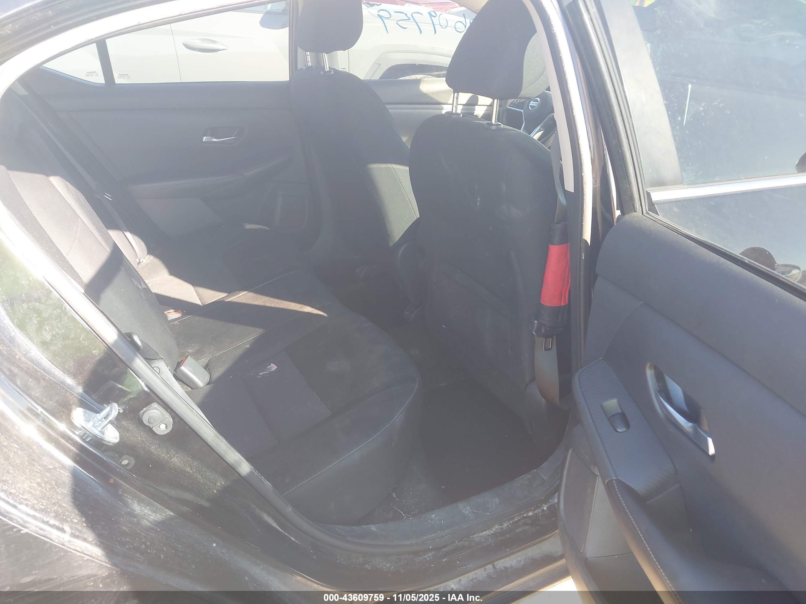 NISSAN SENTRA image 8