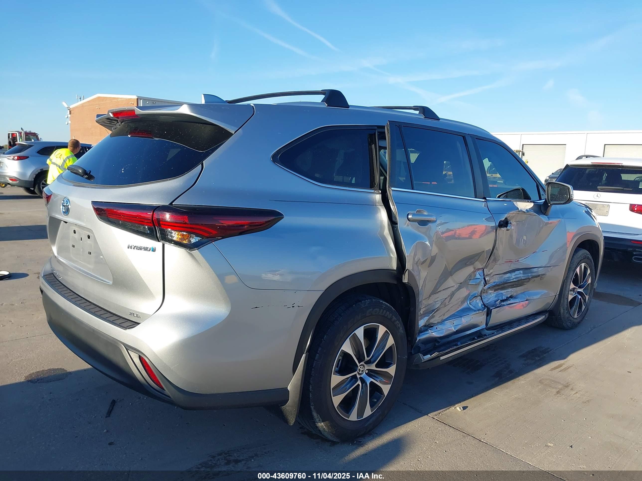 TOYOTA HIGHLANDER image 4