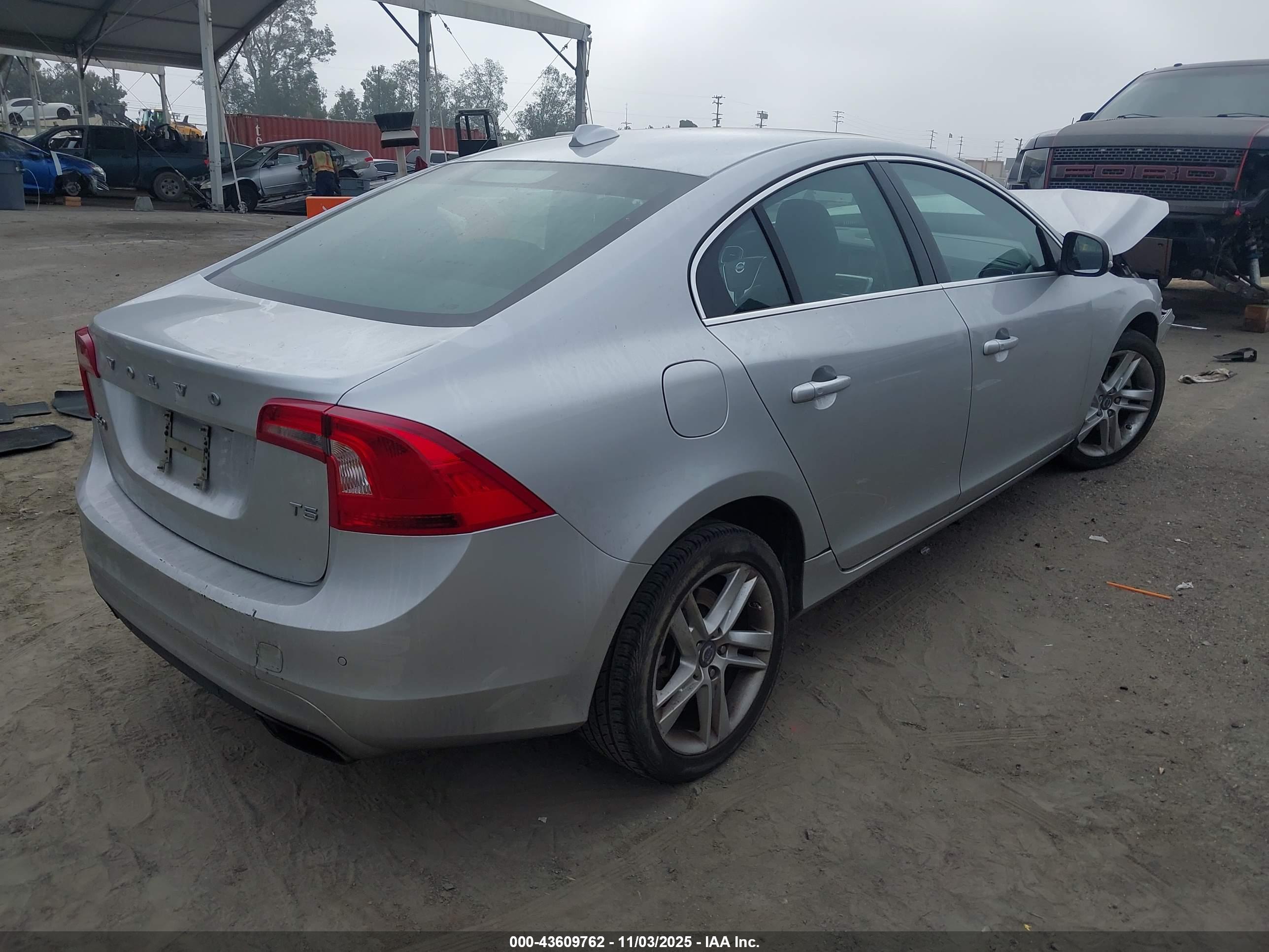 VOLVO S60 image 4