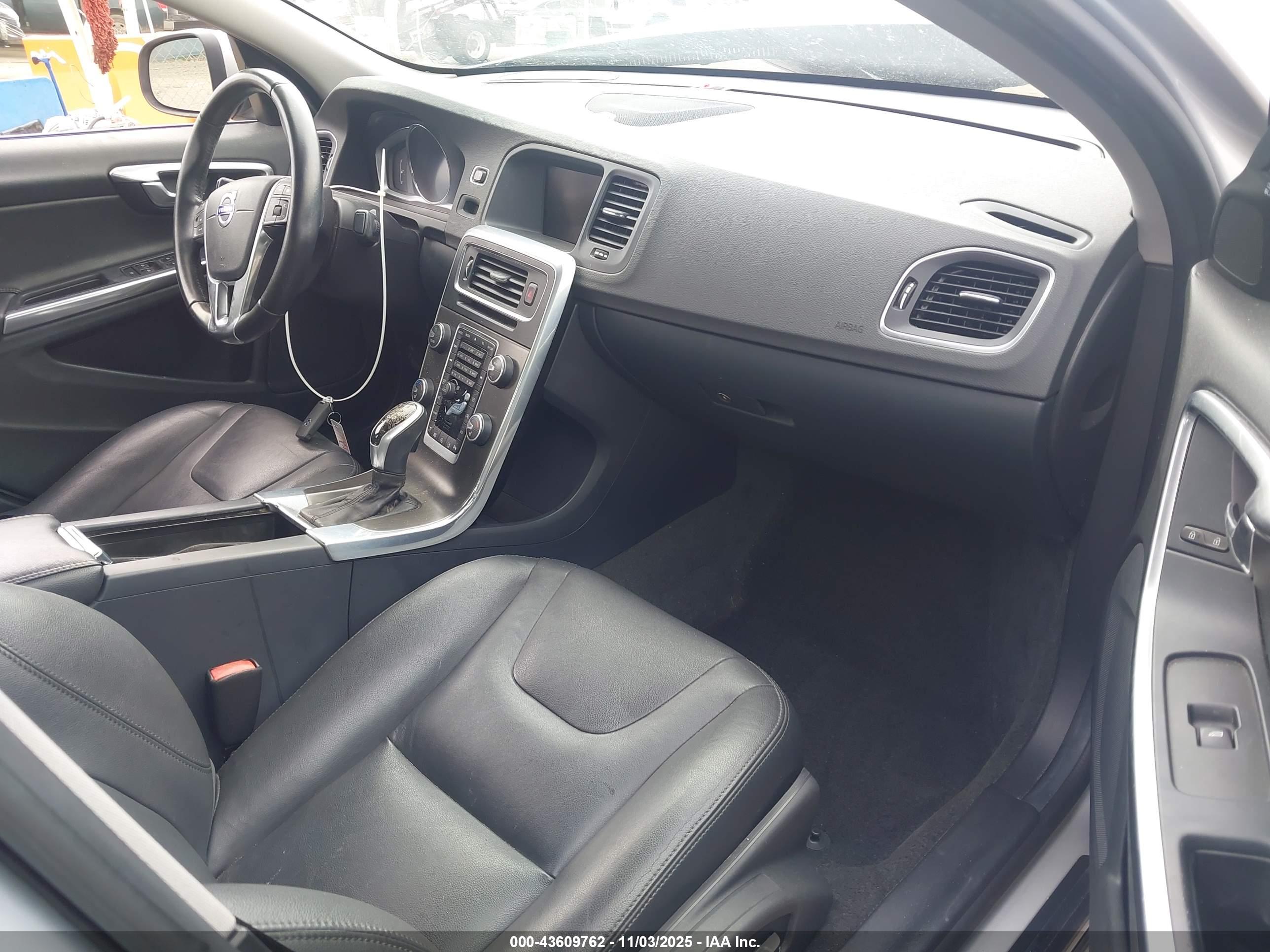VOLVO S60 image 5