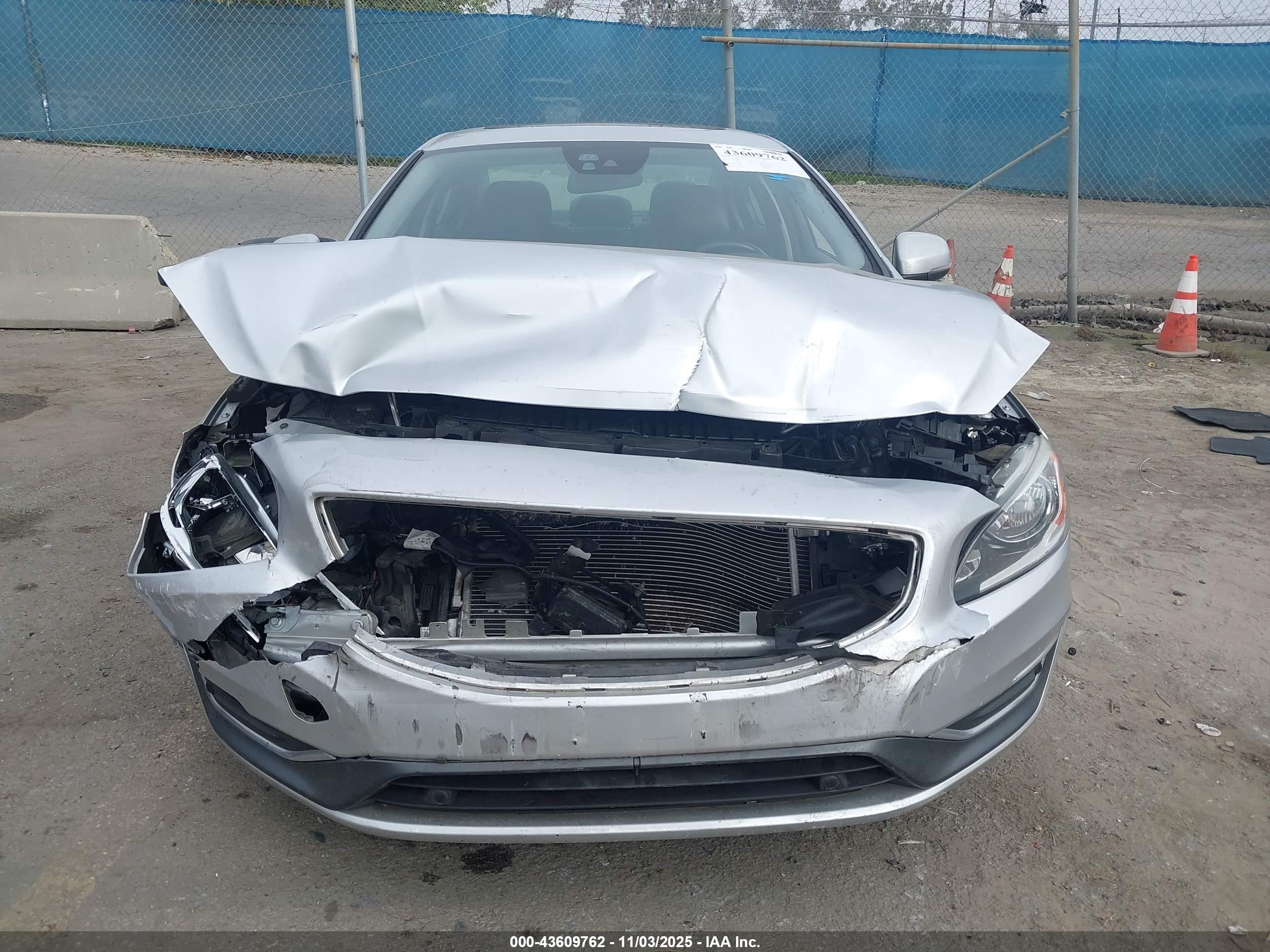 VOLVO S60 image 6