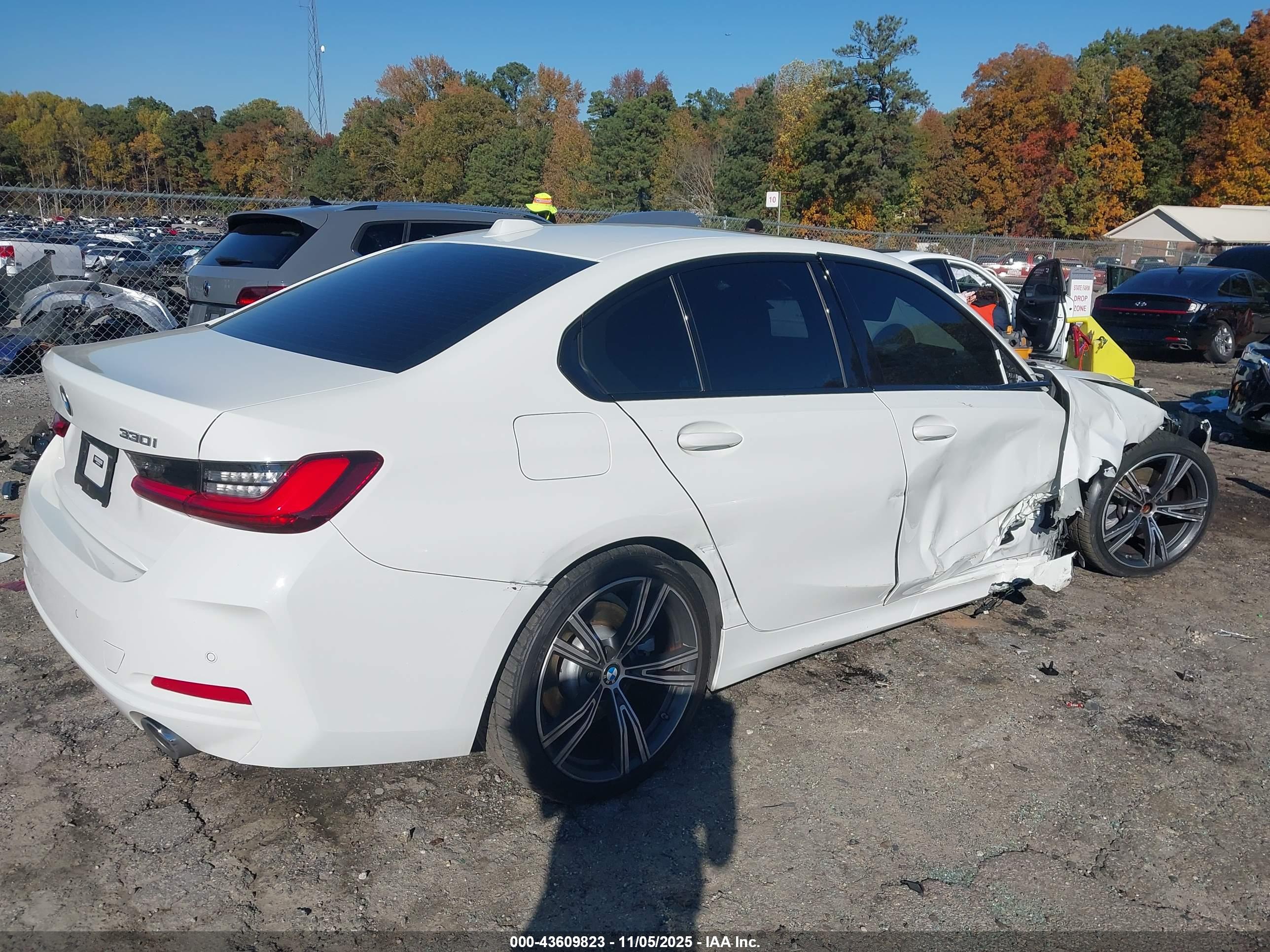 BMW 330I image 4