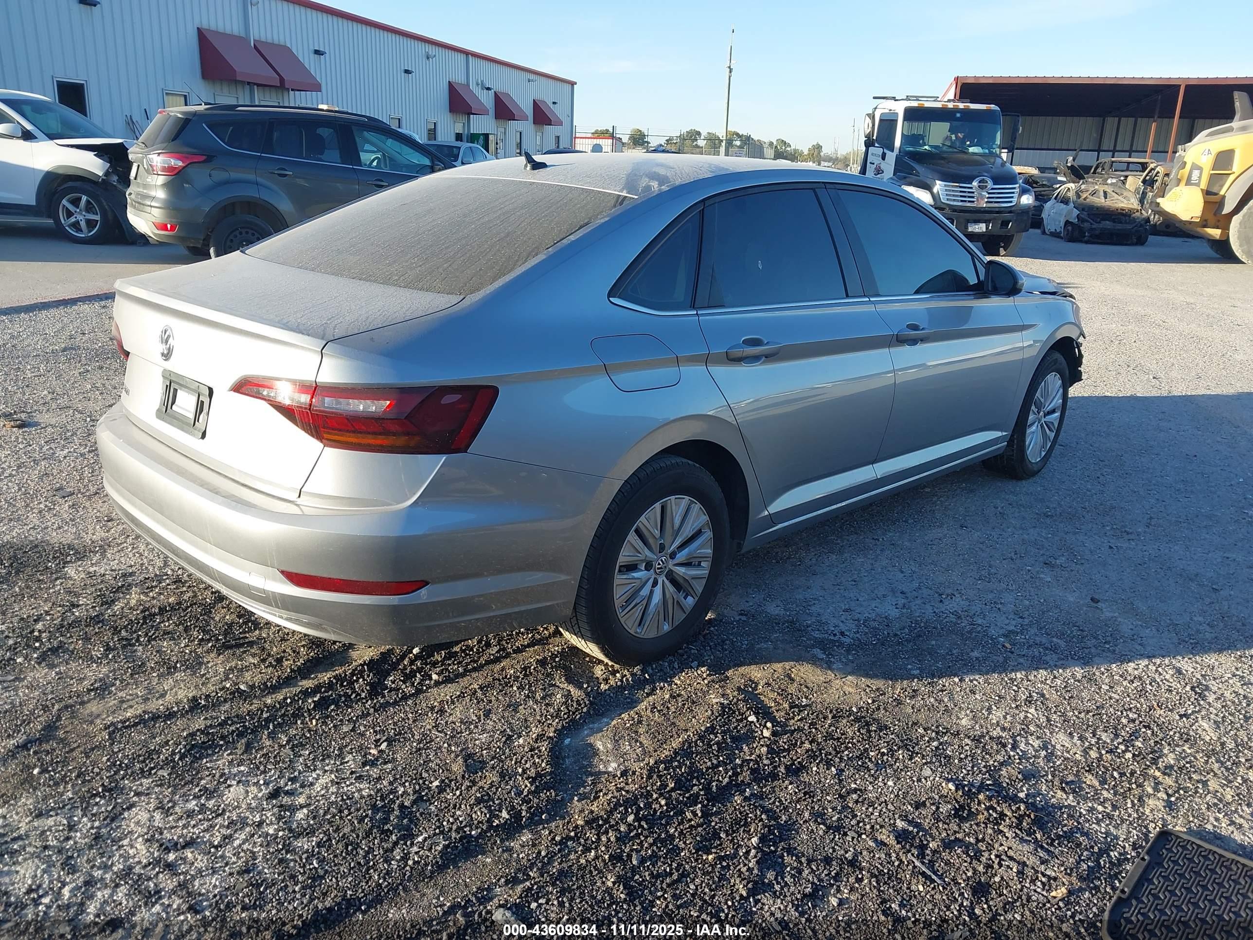 VOLKSWAGEN JETTA image 4