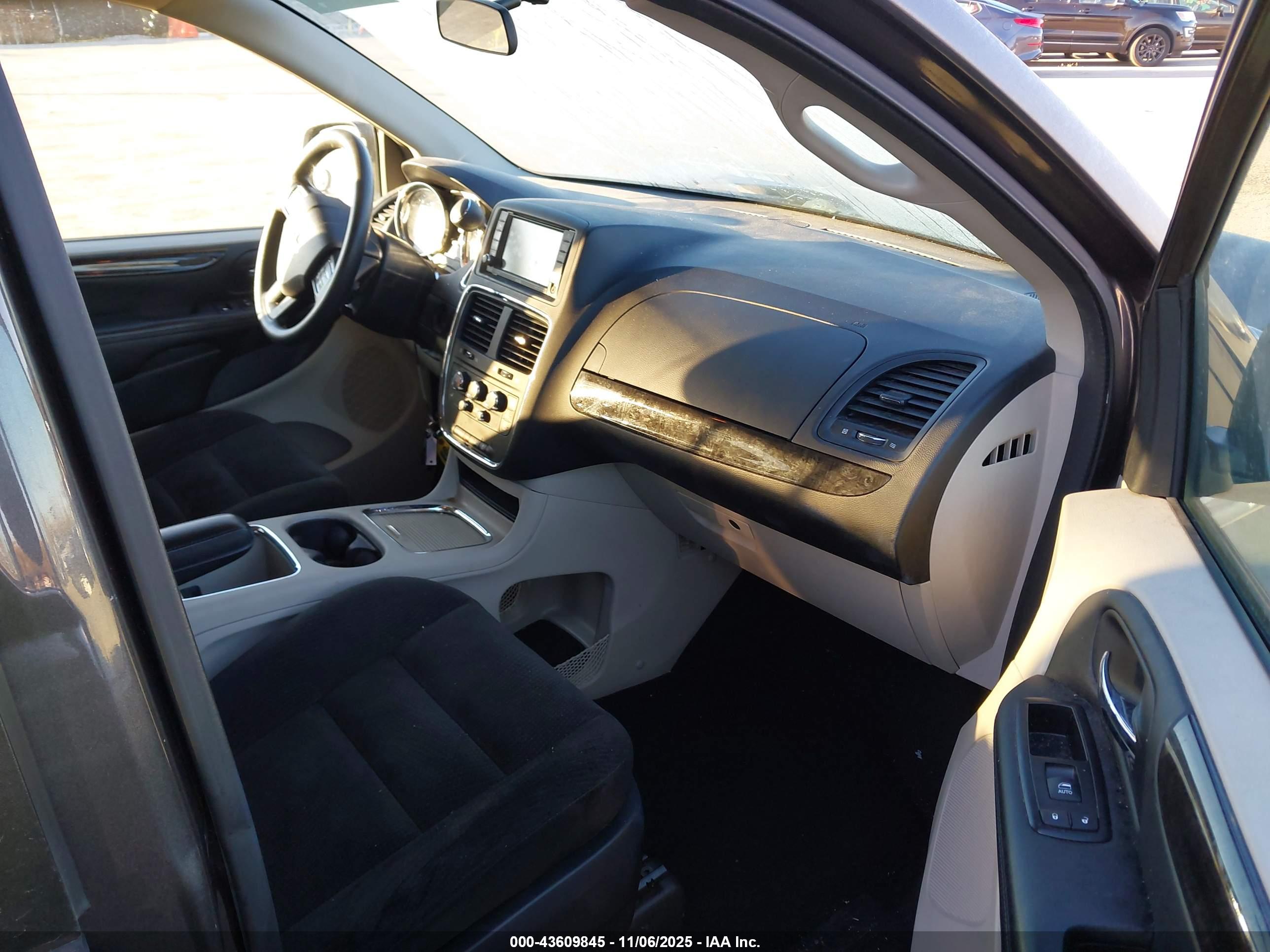 DODGE GRAND image 5